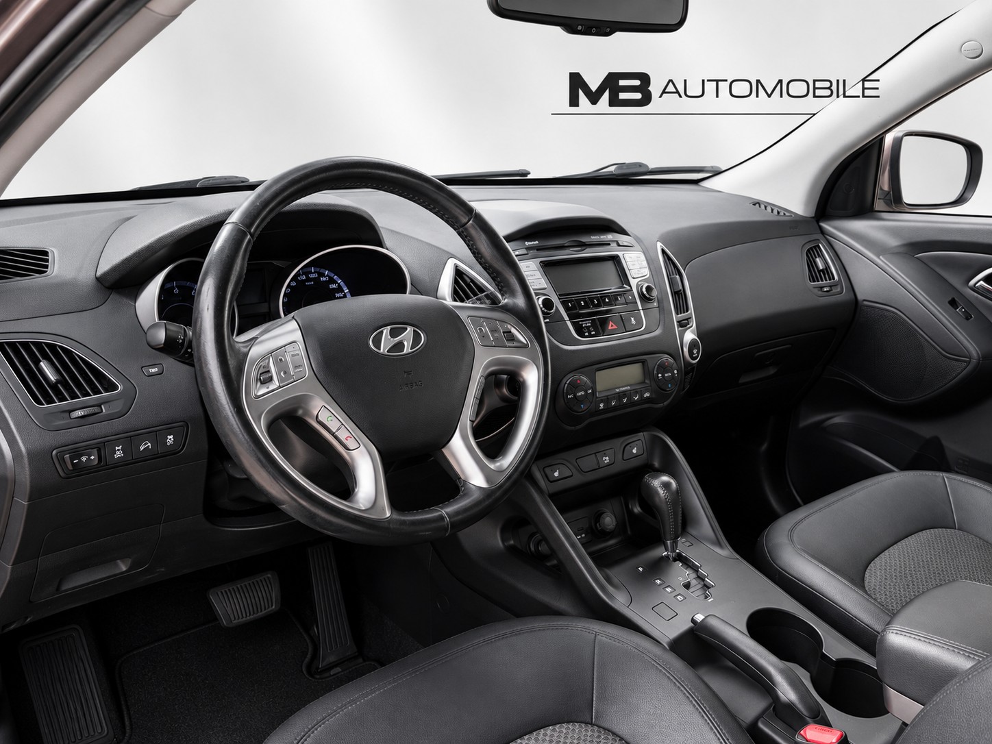 HYUNDAI iX 35 2.0 CRDi Premium 4WD Automatic-image-5