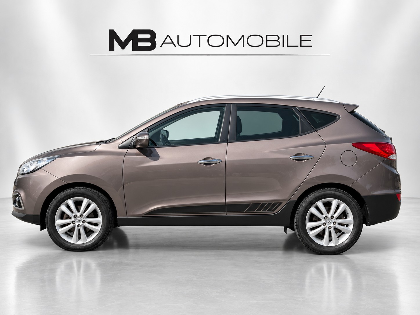 HYUNDAI iX 35 2.0 CRDi Premium 4WD Automatic-image-1