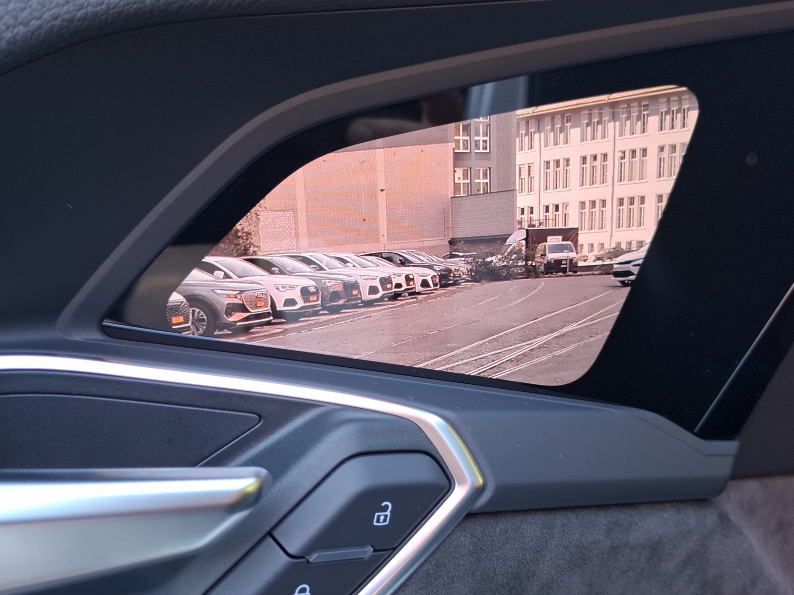 AUDI e-tron S Sportback quattro-image-15