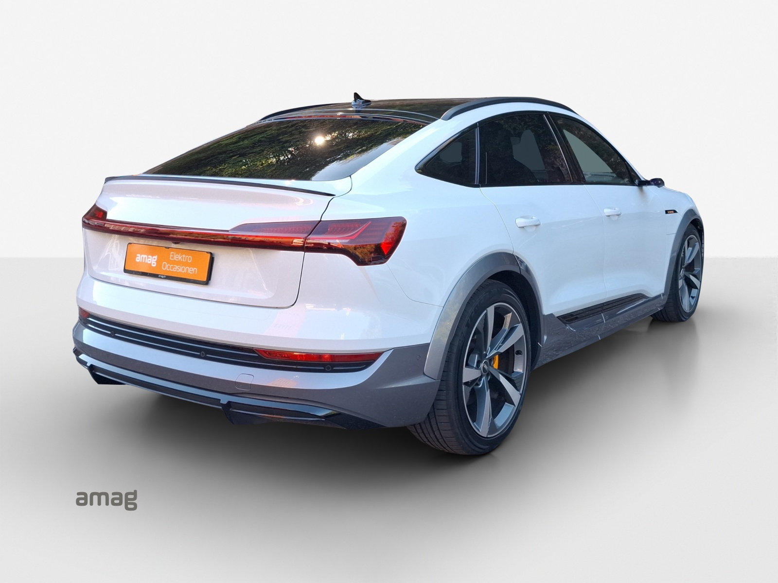 AUDI e-tron S Sportback quattro-image-5