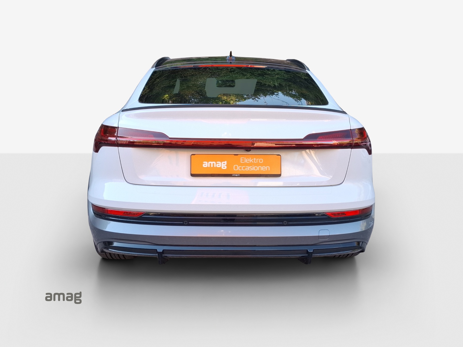 AUDI e-tron S Sportback quattro-image-4
