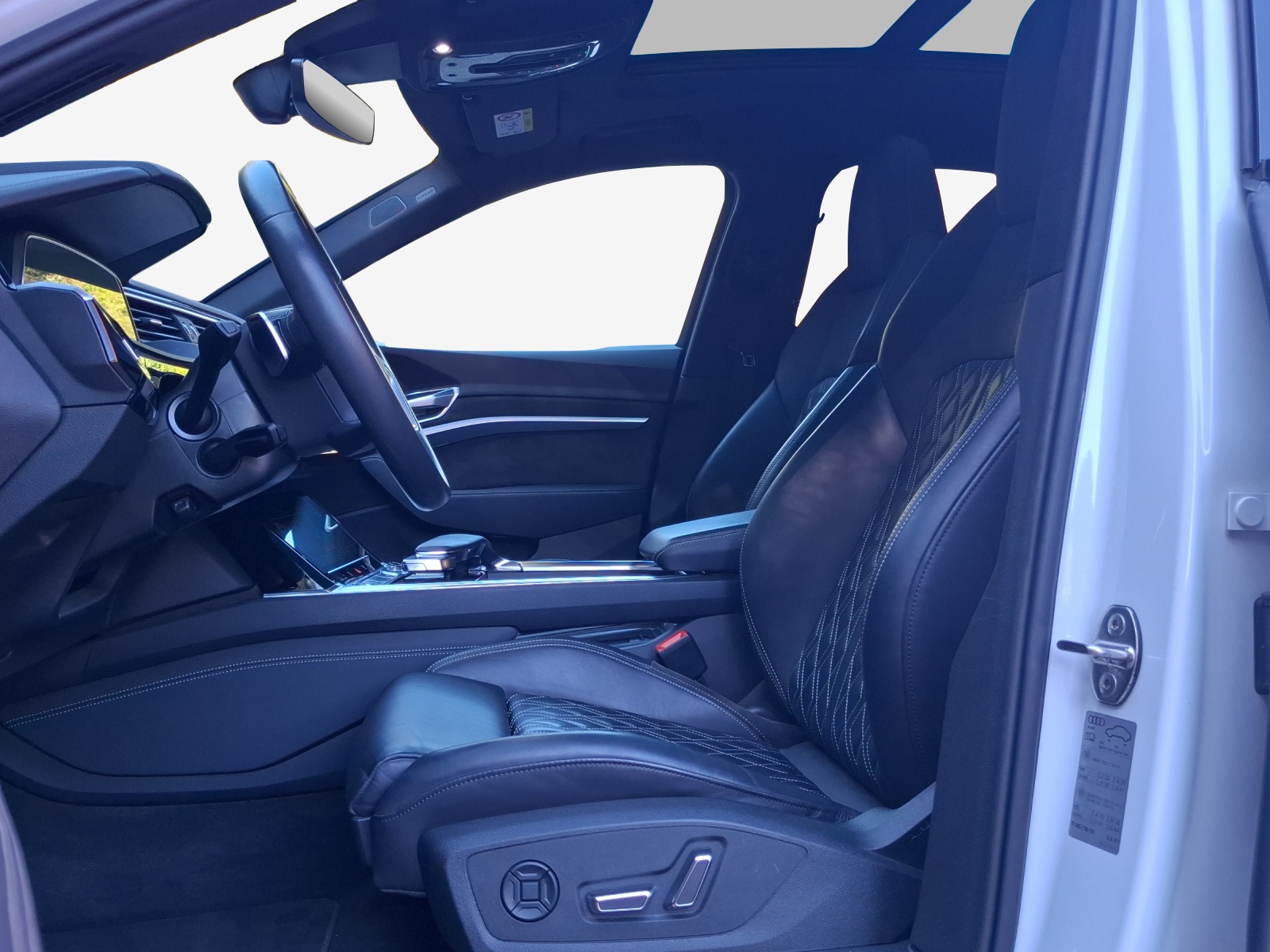 AUDI e-tron S Sportback quattro-image-8