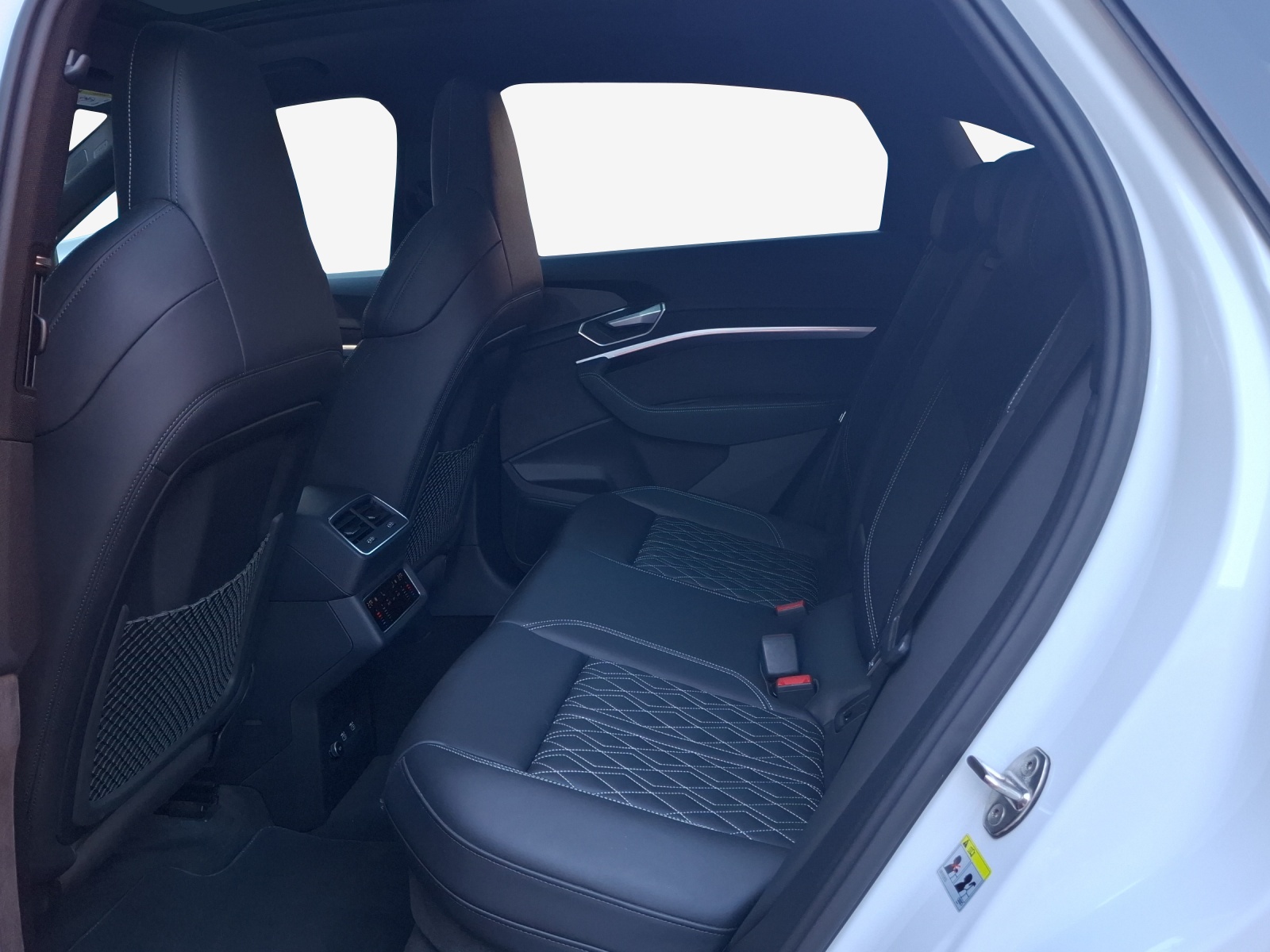 AUDI e-tron S Sportback quattro-image-12