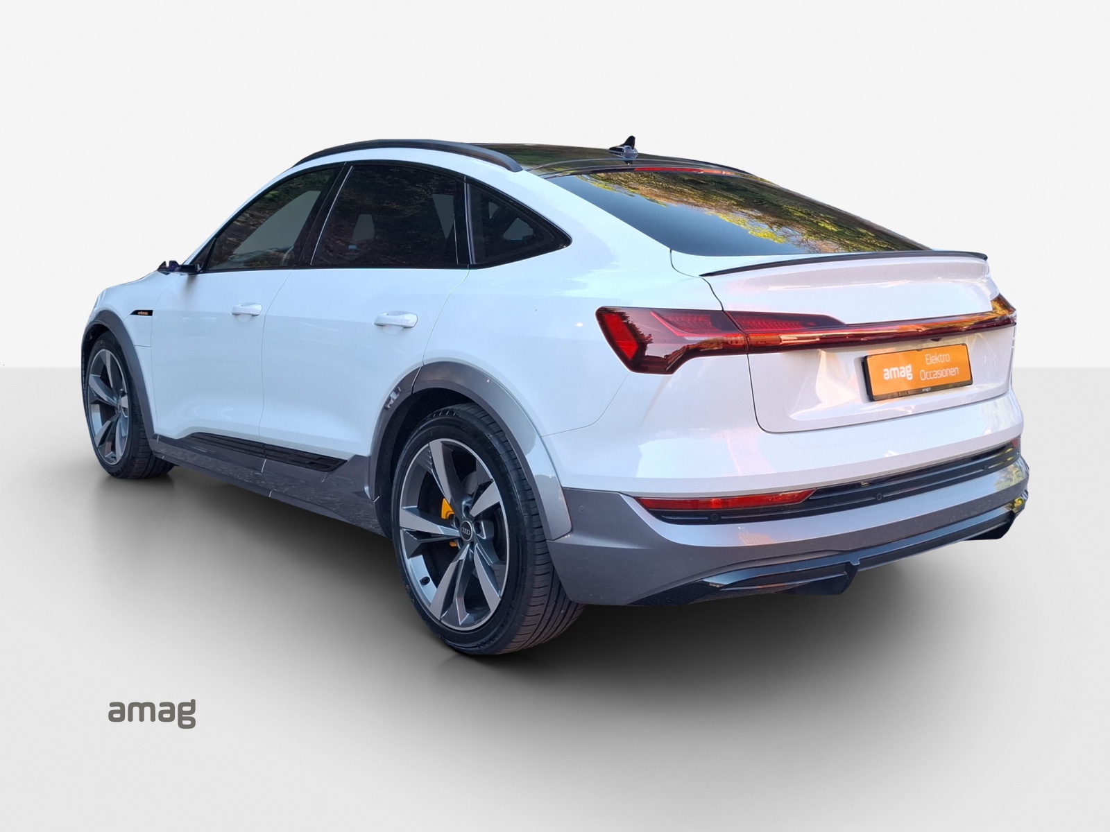 AUDI e-tron S Sportback quattro-image-2