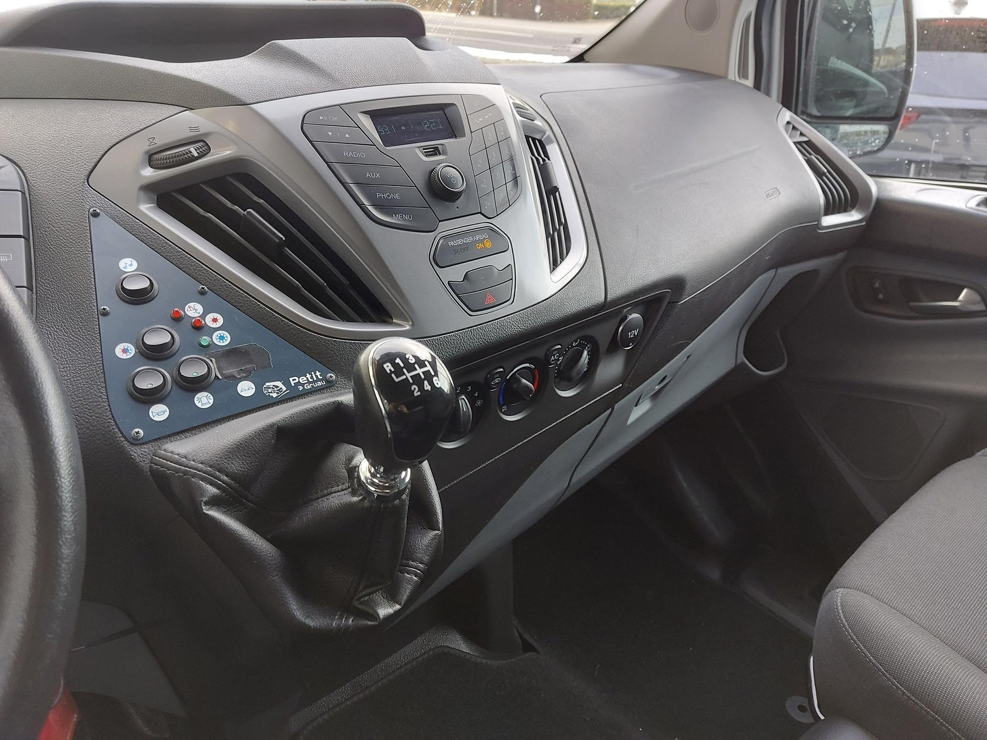FORD Transit C Kombi 300 L1 2.2 TDCi 125 Trend "Liegetransport"-image-6