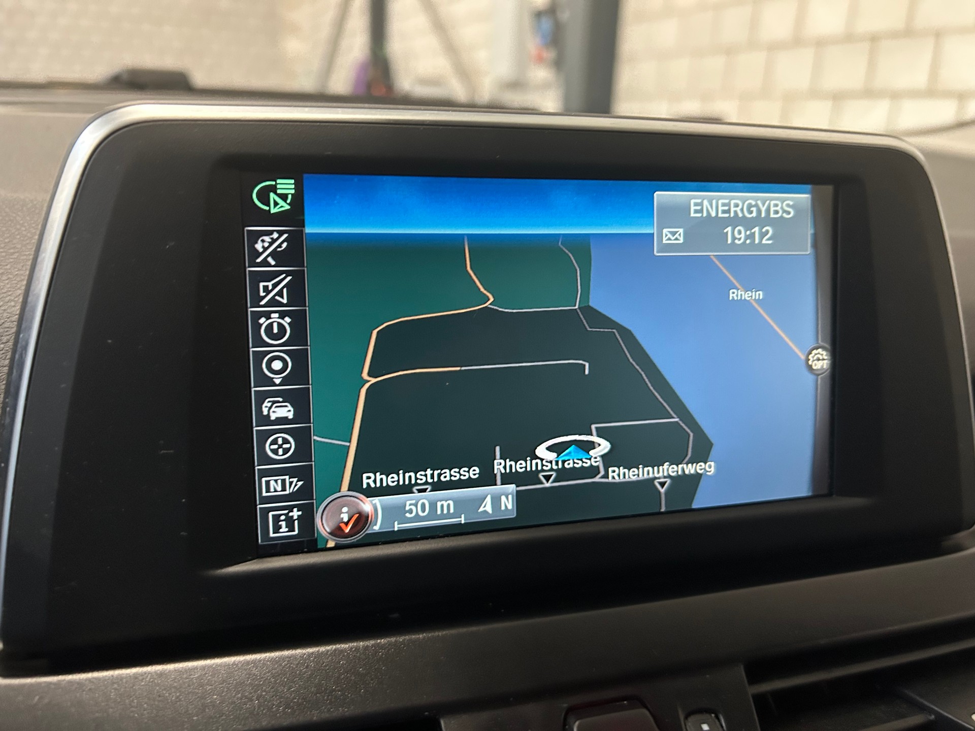 BMW 220i Active Tourer Steptronic-image-12