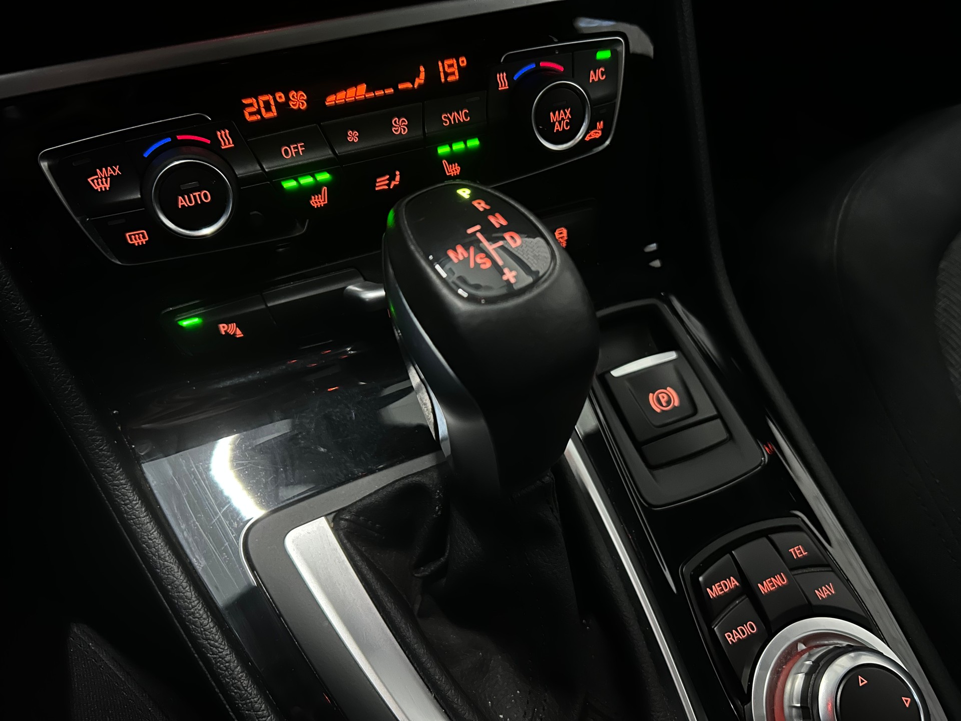 BMW 220i Active Tourer Steptronic-image-14