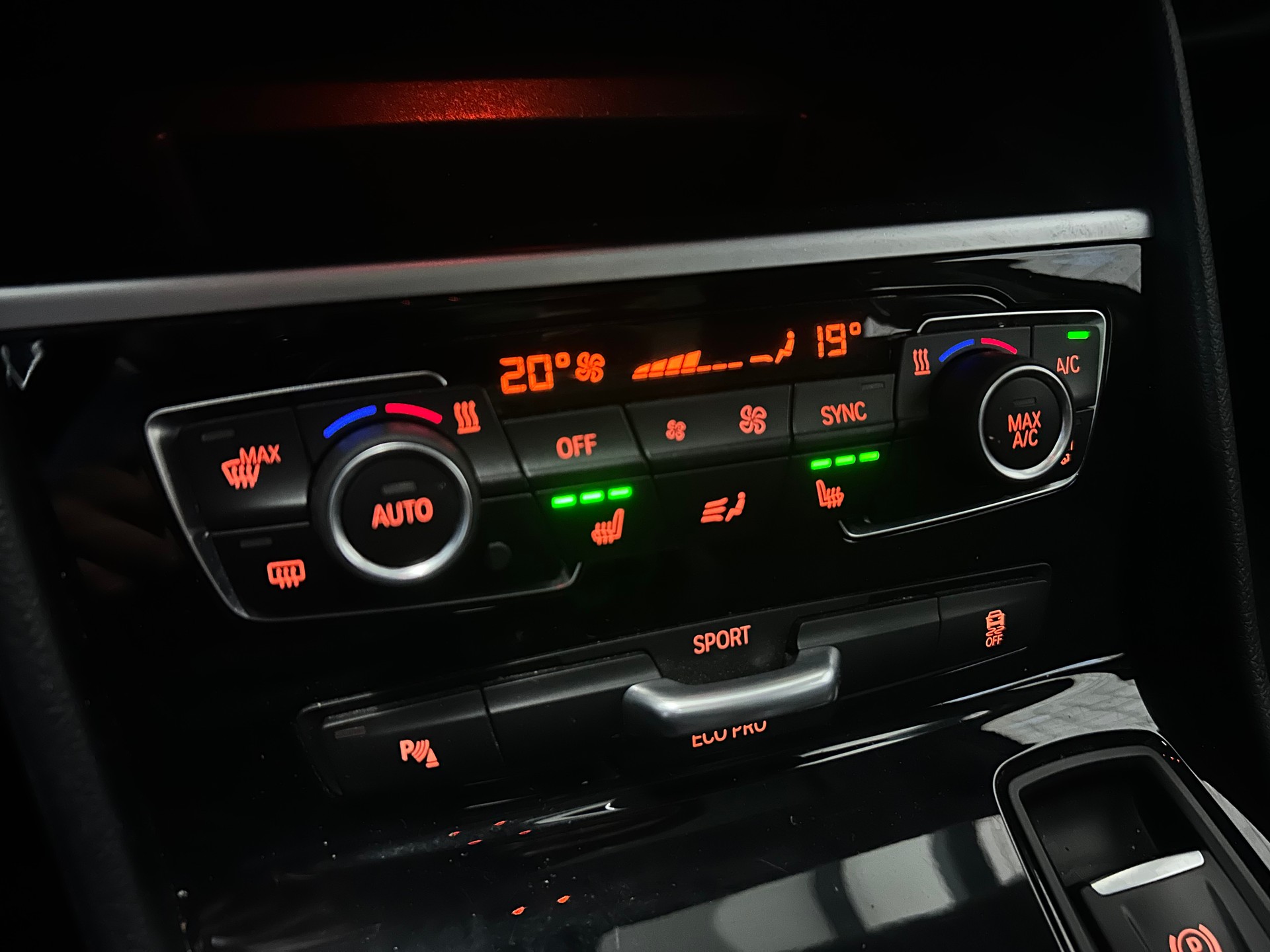 BMW 220i Active Tourer Steptronic-image-13