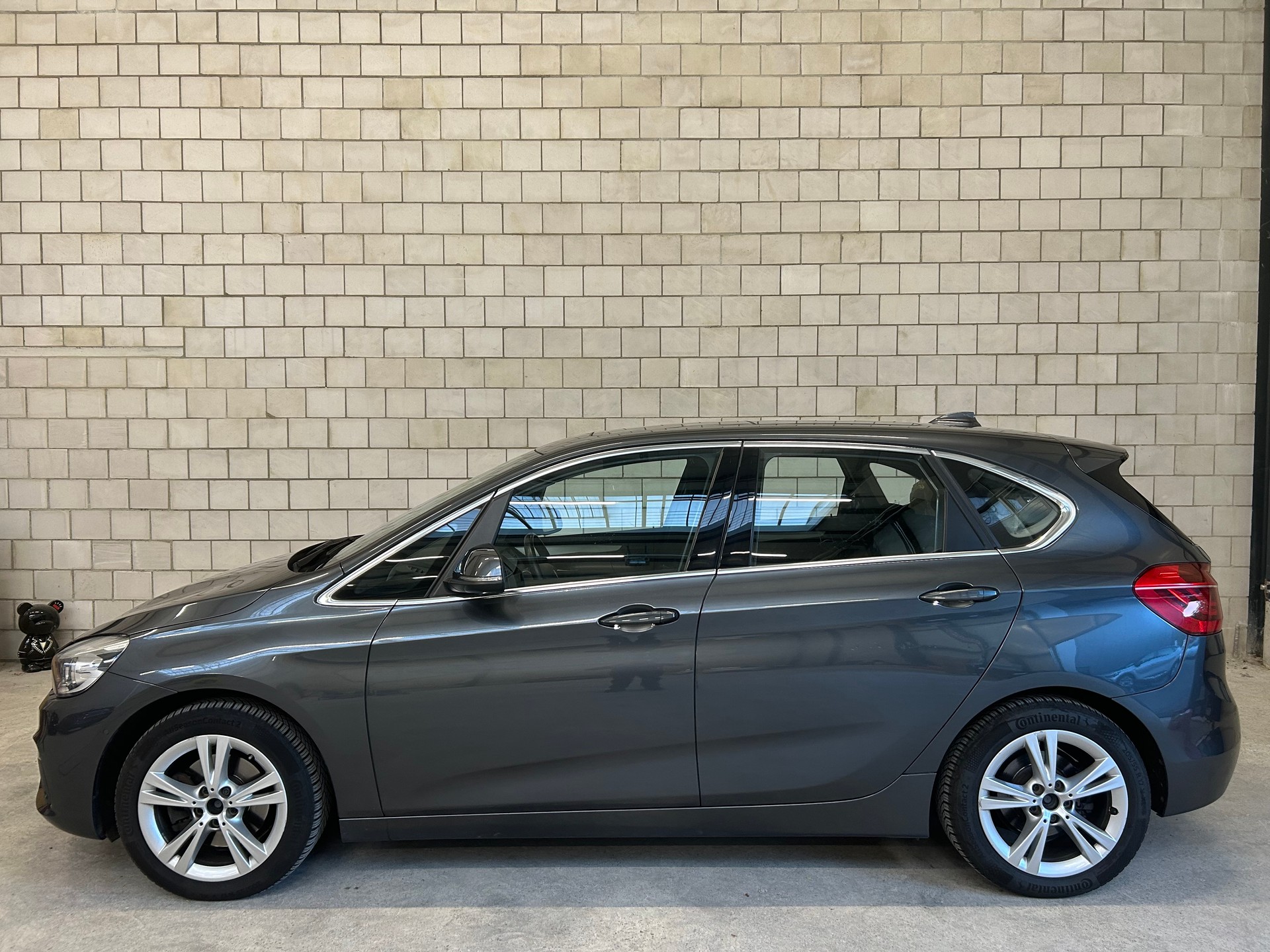 BMW 220i Active Tourer Steptronic-image-0