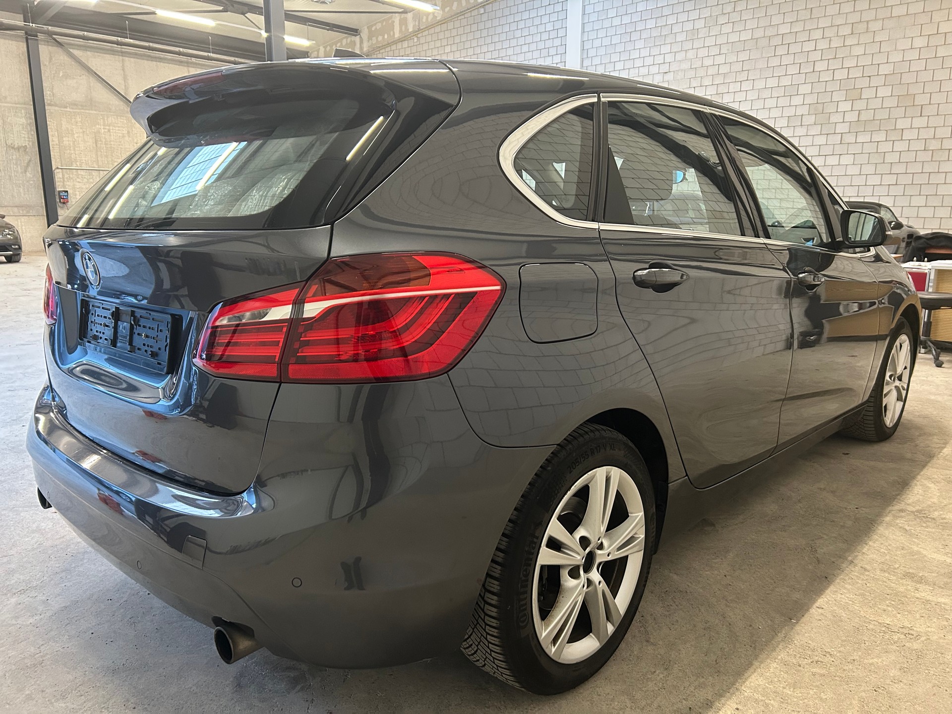 BMW 220i Active Tourer Steptronic-image-3