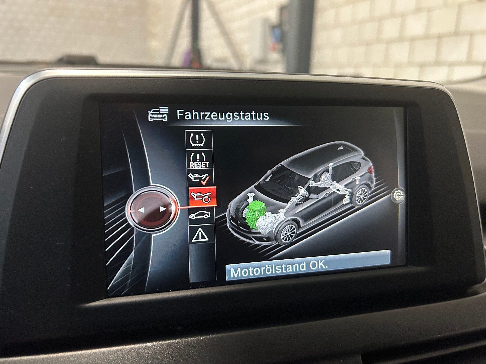 BMW 220i Active Tourer Steptronic-image-11