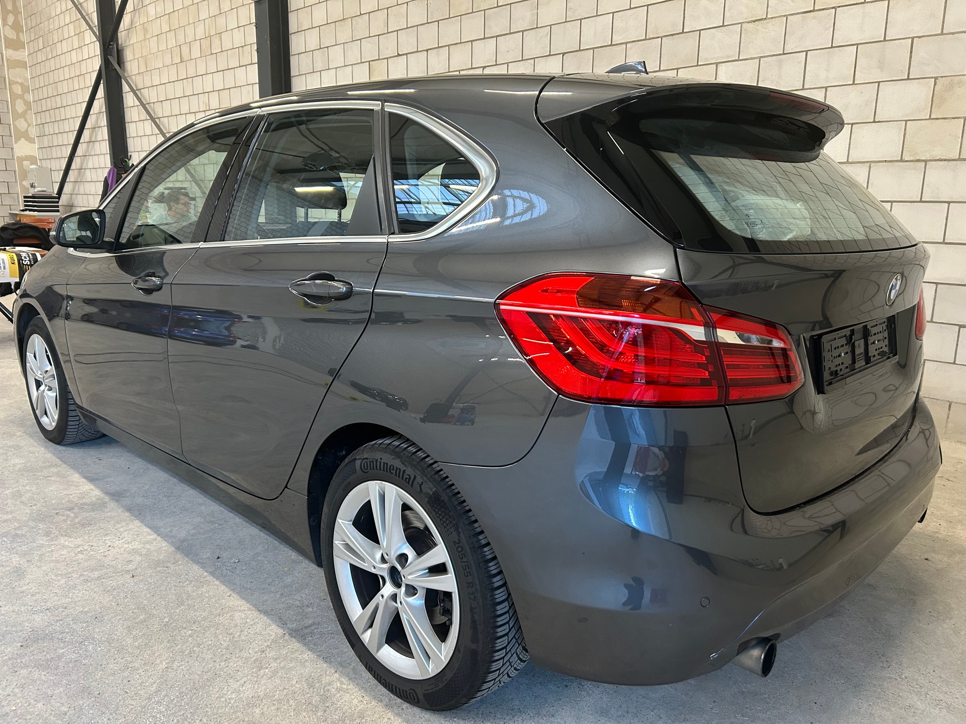 BMW 220i Active Tourer Steptronic-image-4