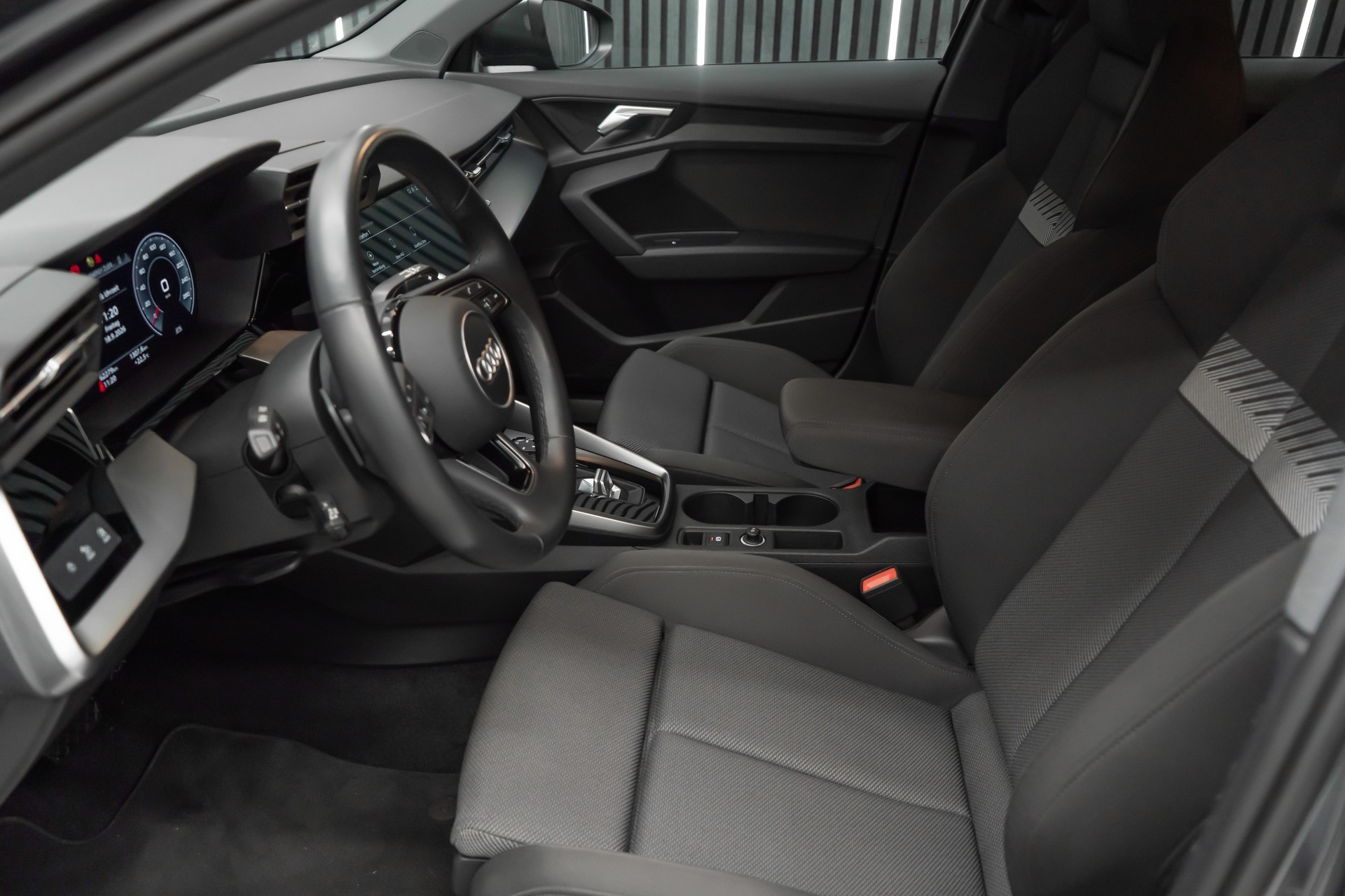 AUDI A3 Sportback 35 TDI S line S-tronic-image-16