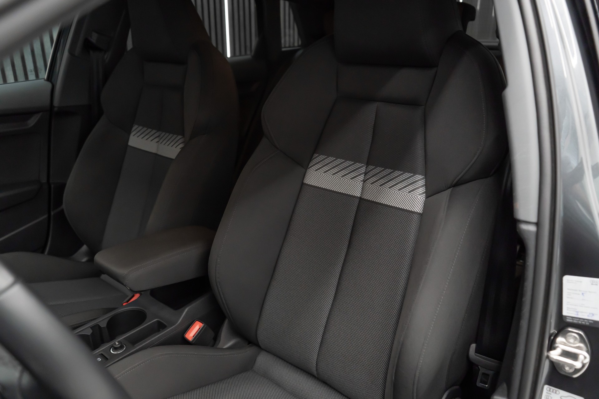 AUDI A3 Sportback 35 TDI S line S-tronic-image-17