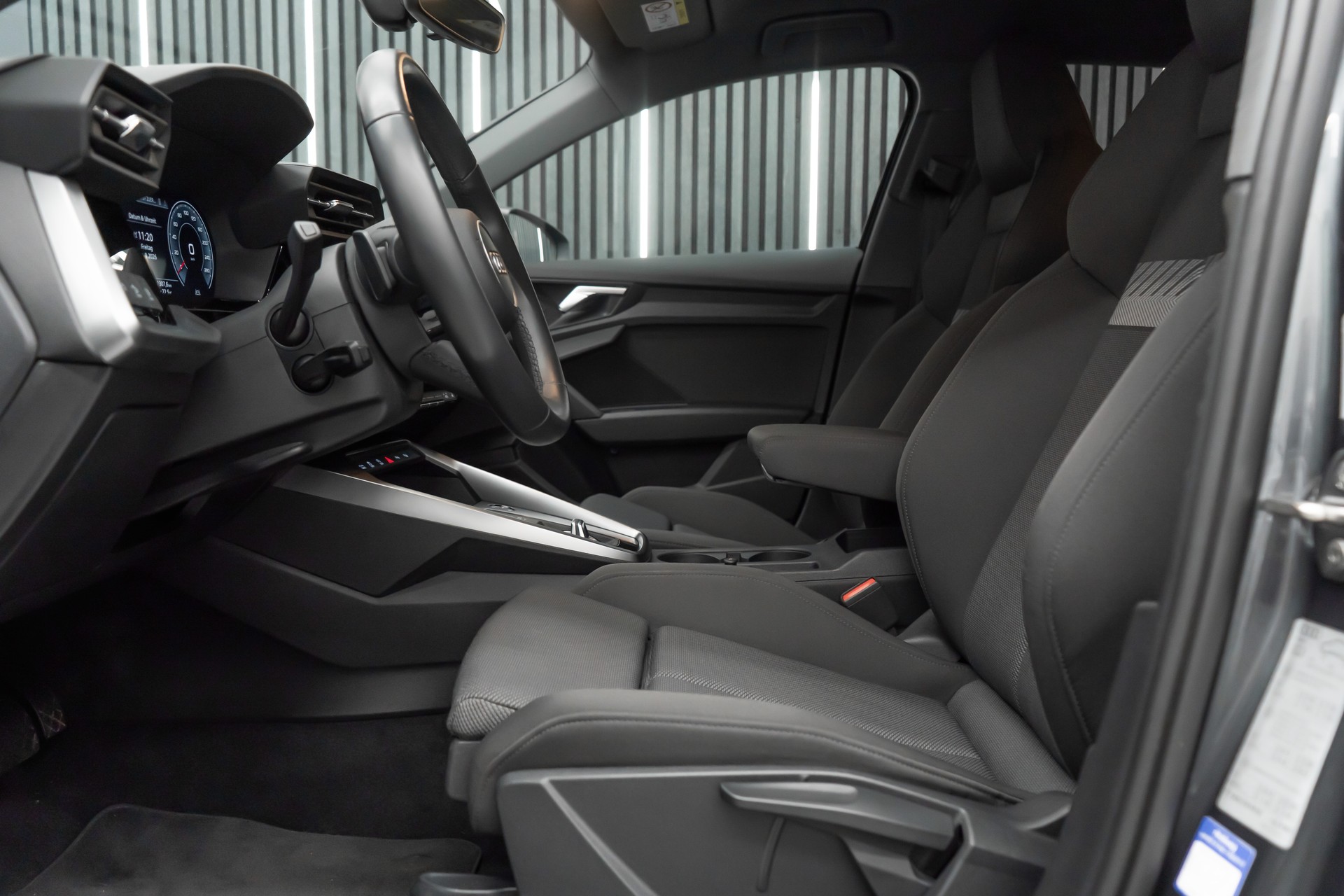 AUDI A3 Sportback 35 TDI S line S-tronic-image-15