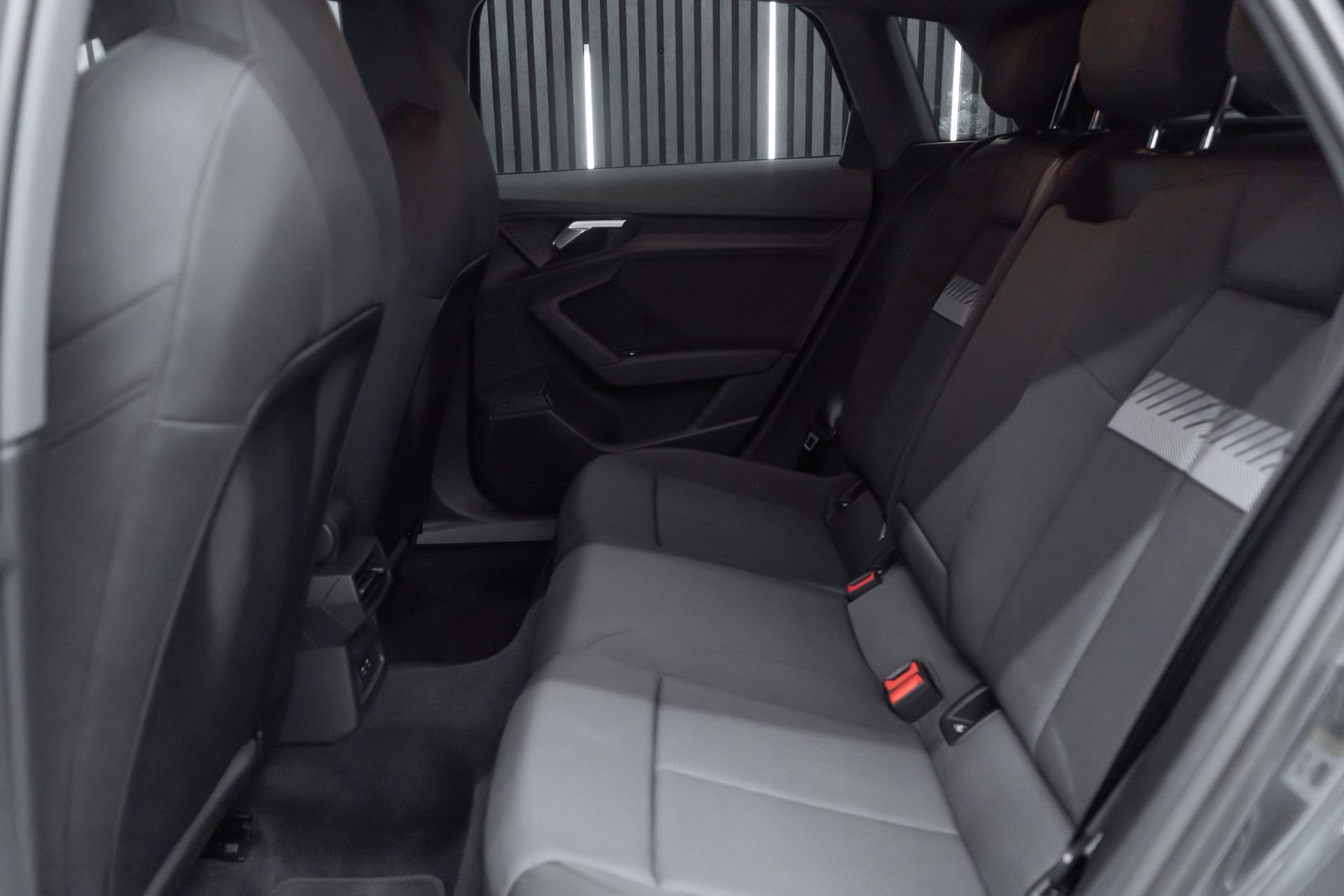 AUDI A3 Sportback 35 TDI S line S-tronic-image-18
