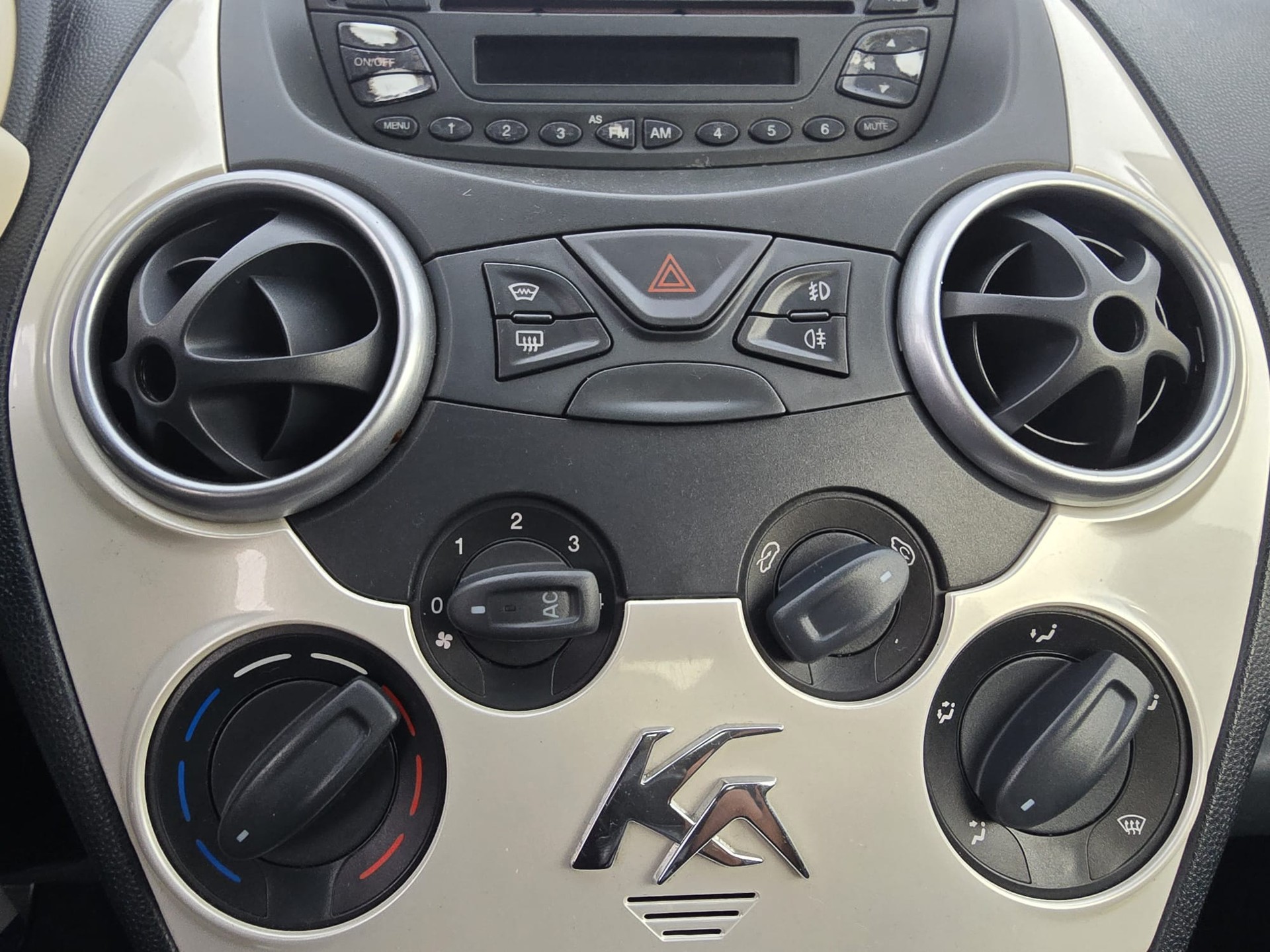FORD KA 1.25 Ambiente-image-11