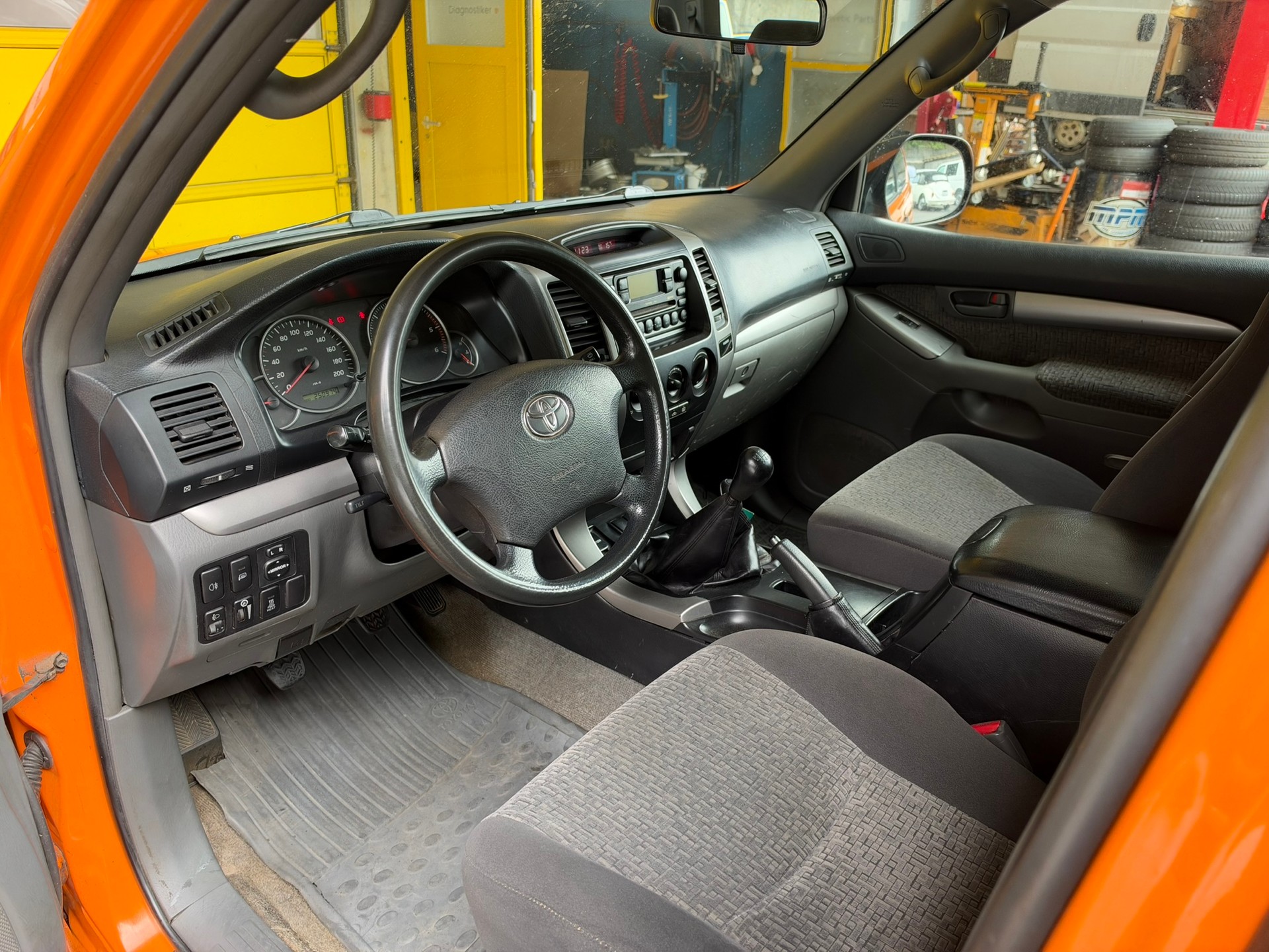 TOYOTA Land Cruiser 3.0 TD Linea Terra-image-7