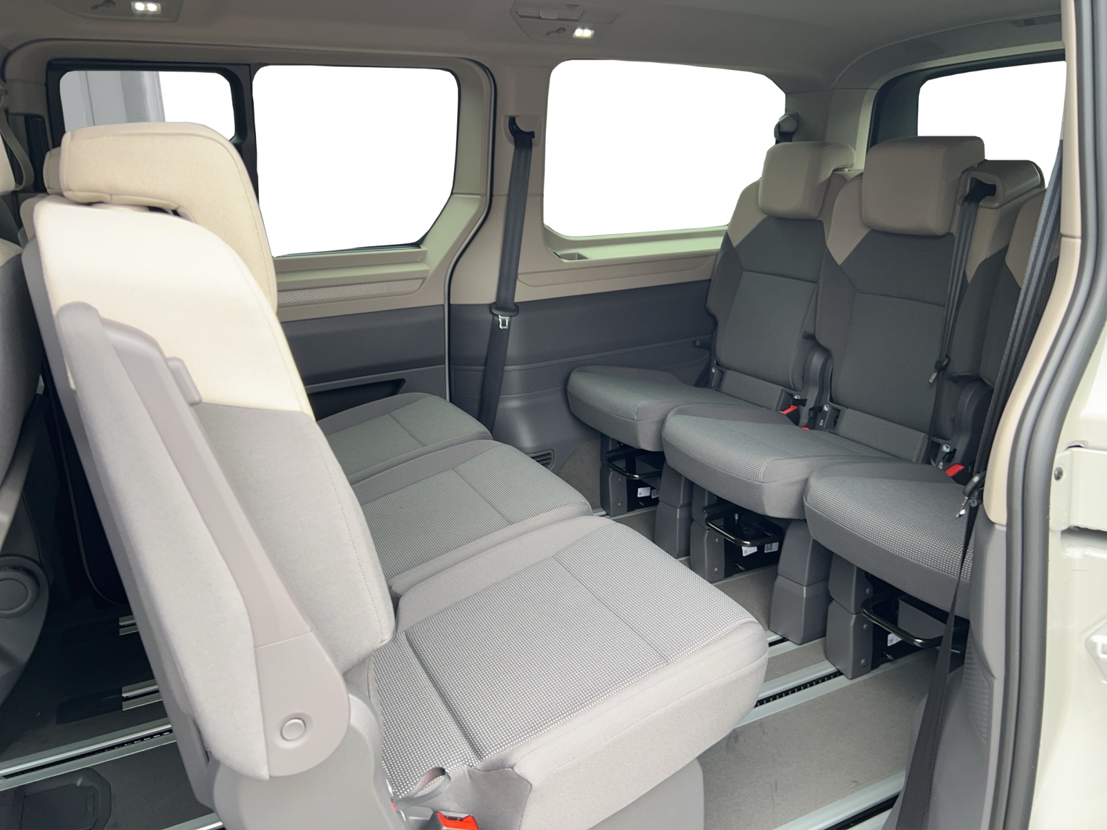 VW Multivan 2.0 TDI Trend Liberty Lang DSG-image-10
