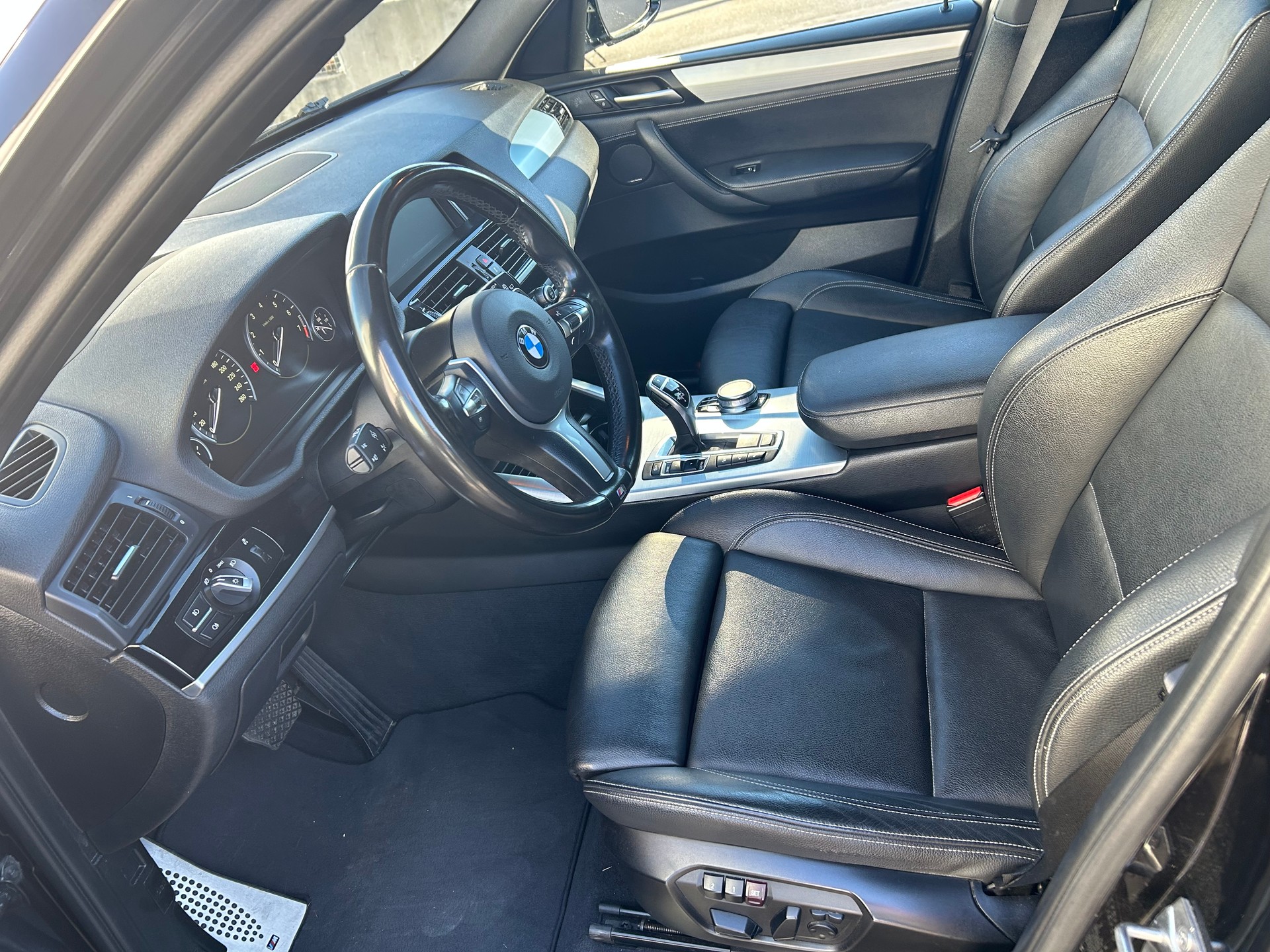 BMW 28i xDrive-image-2