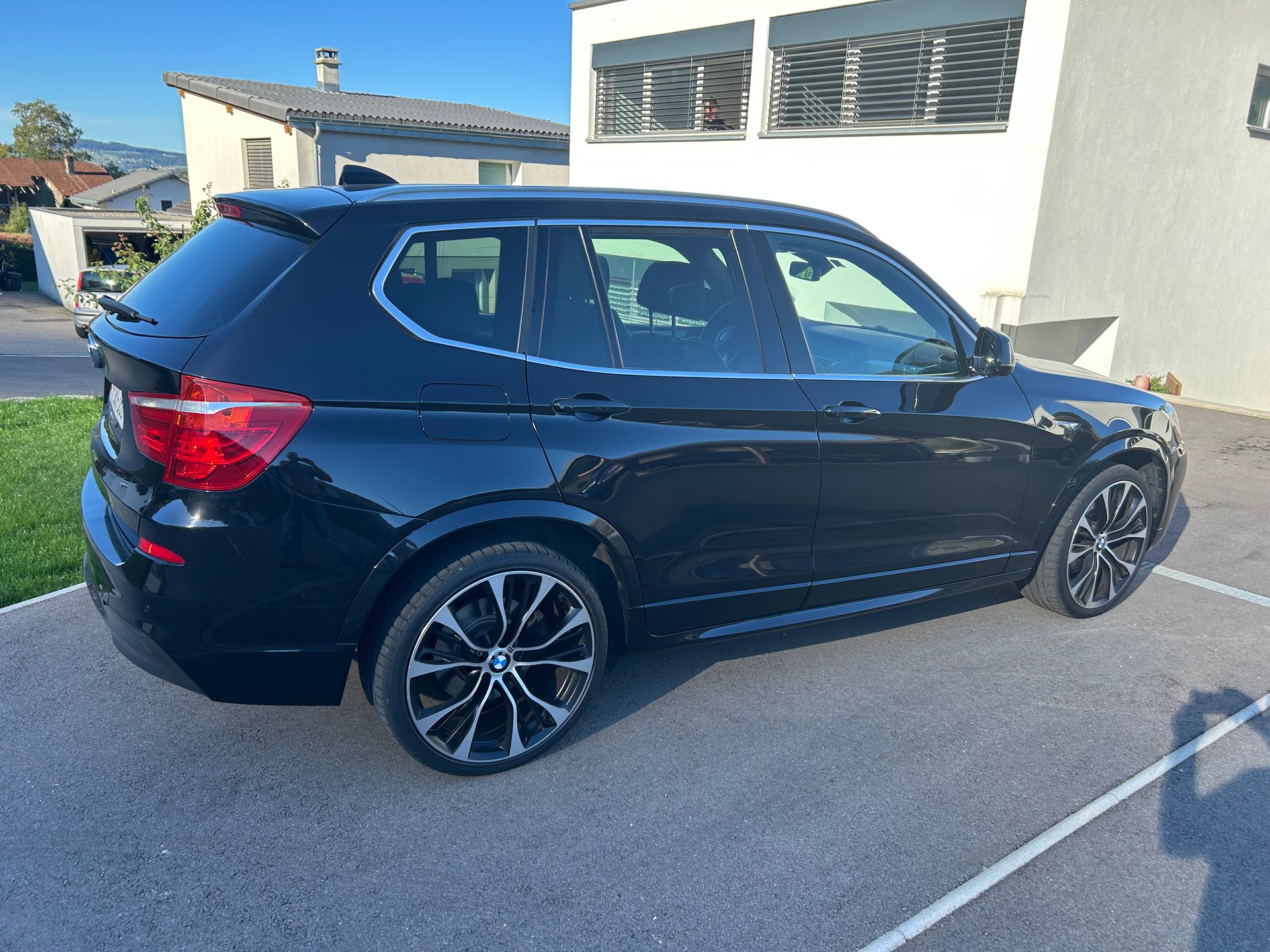 BMW 28i xDrive-image-3