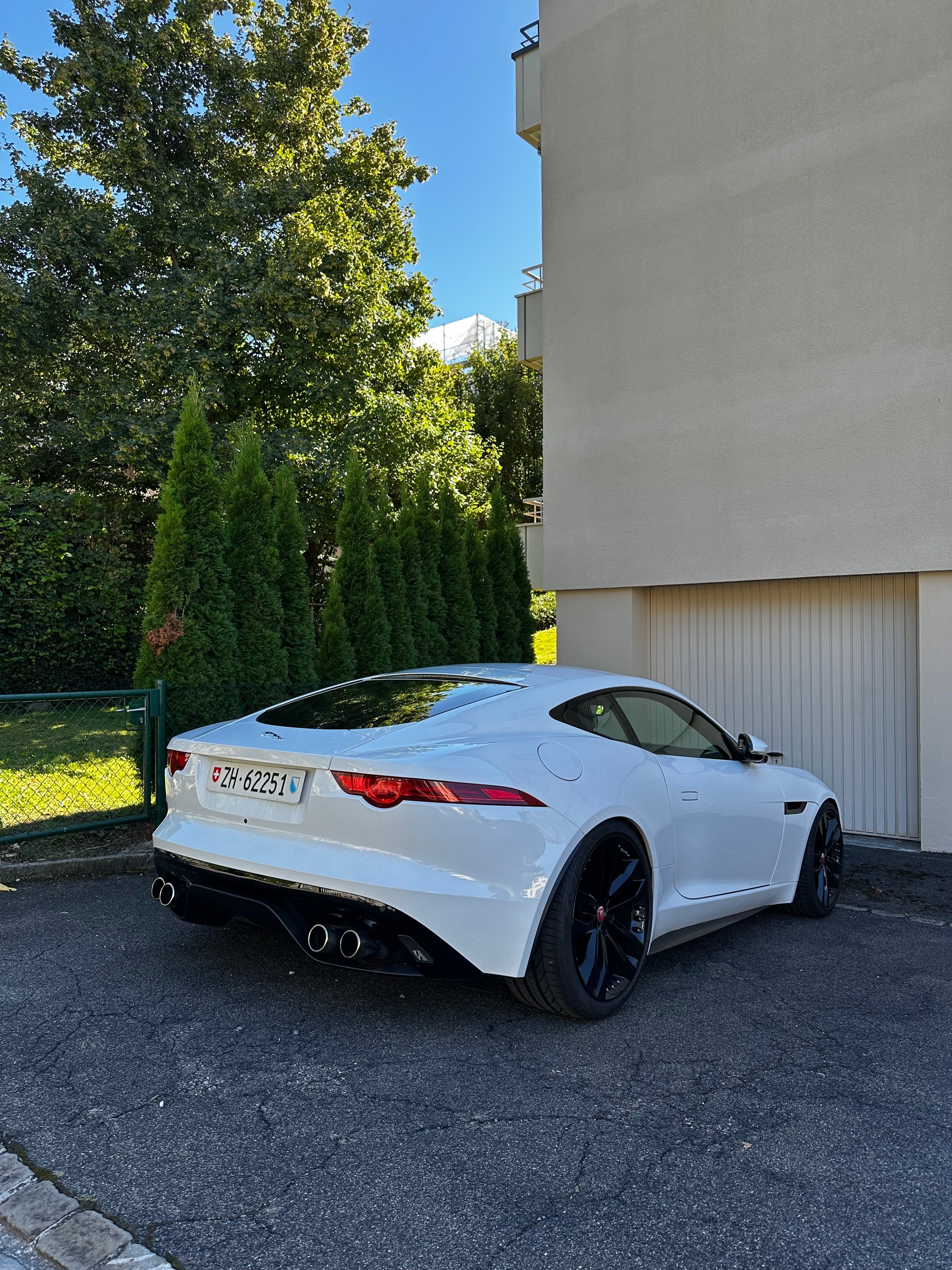 JAGUAR F-Type R V8-image-3