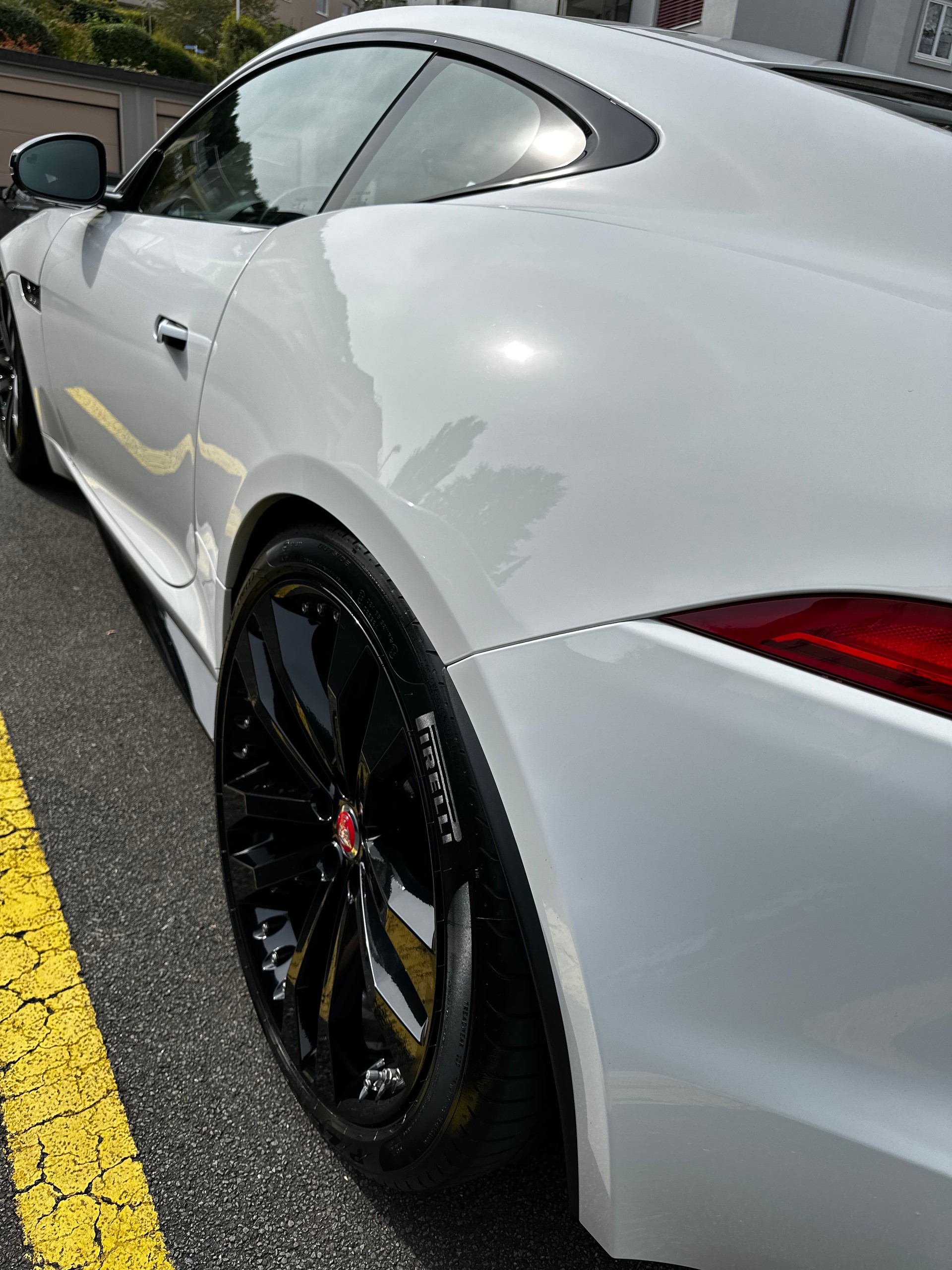 JAGUAR F-Type R V8-image-4