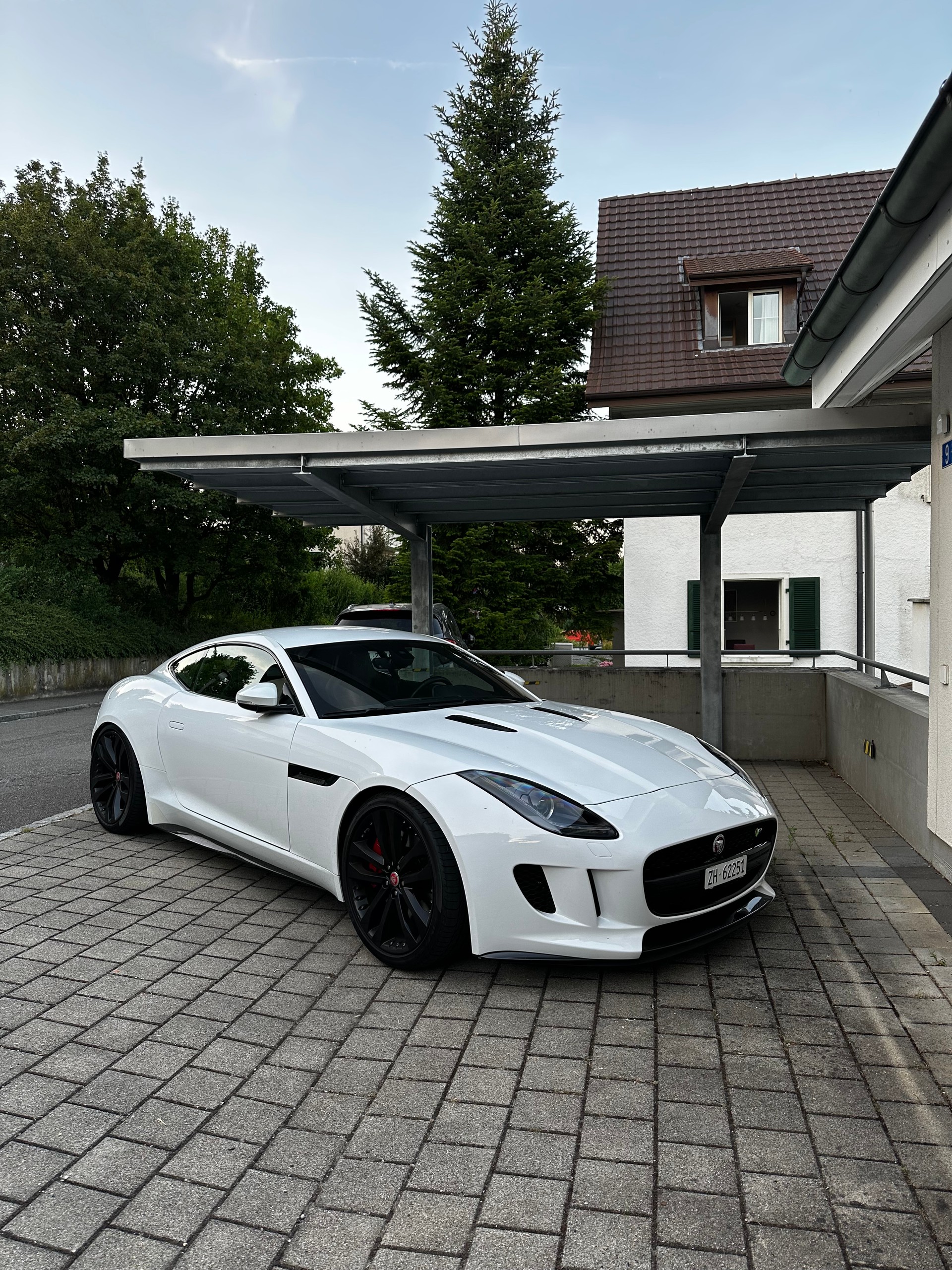 JAGUAR F-Type R V8-image-0