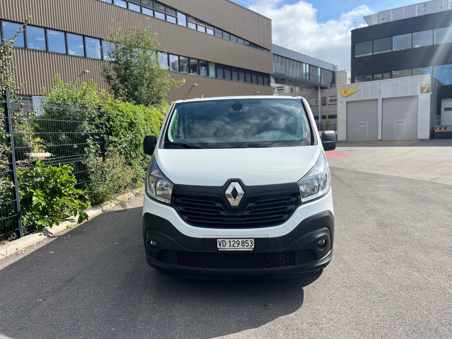 RENAULT fourgon aménager-image-1