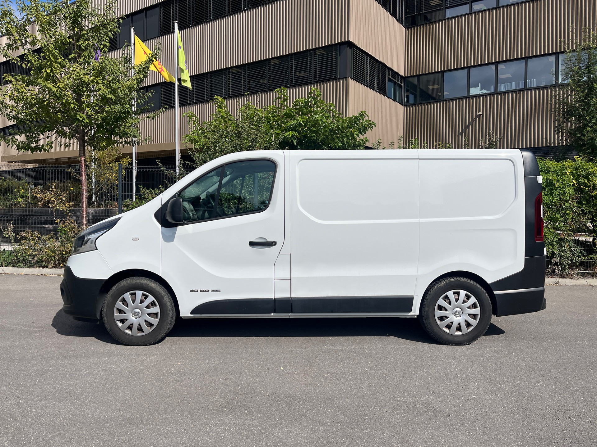 RENAULT fourgon aménager-image-3