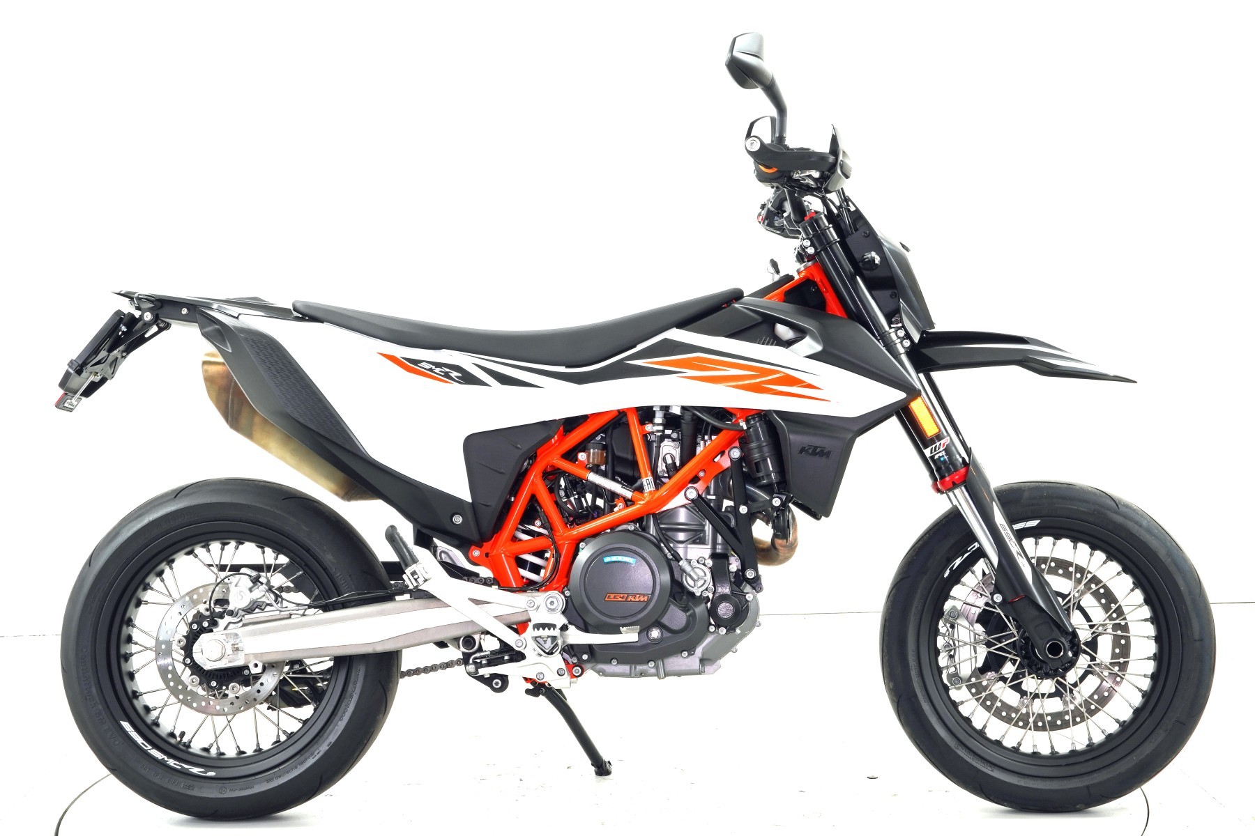 KTM 690 SMC R ABS-showroom-element-3