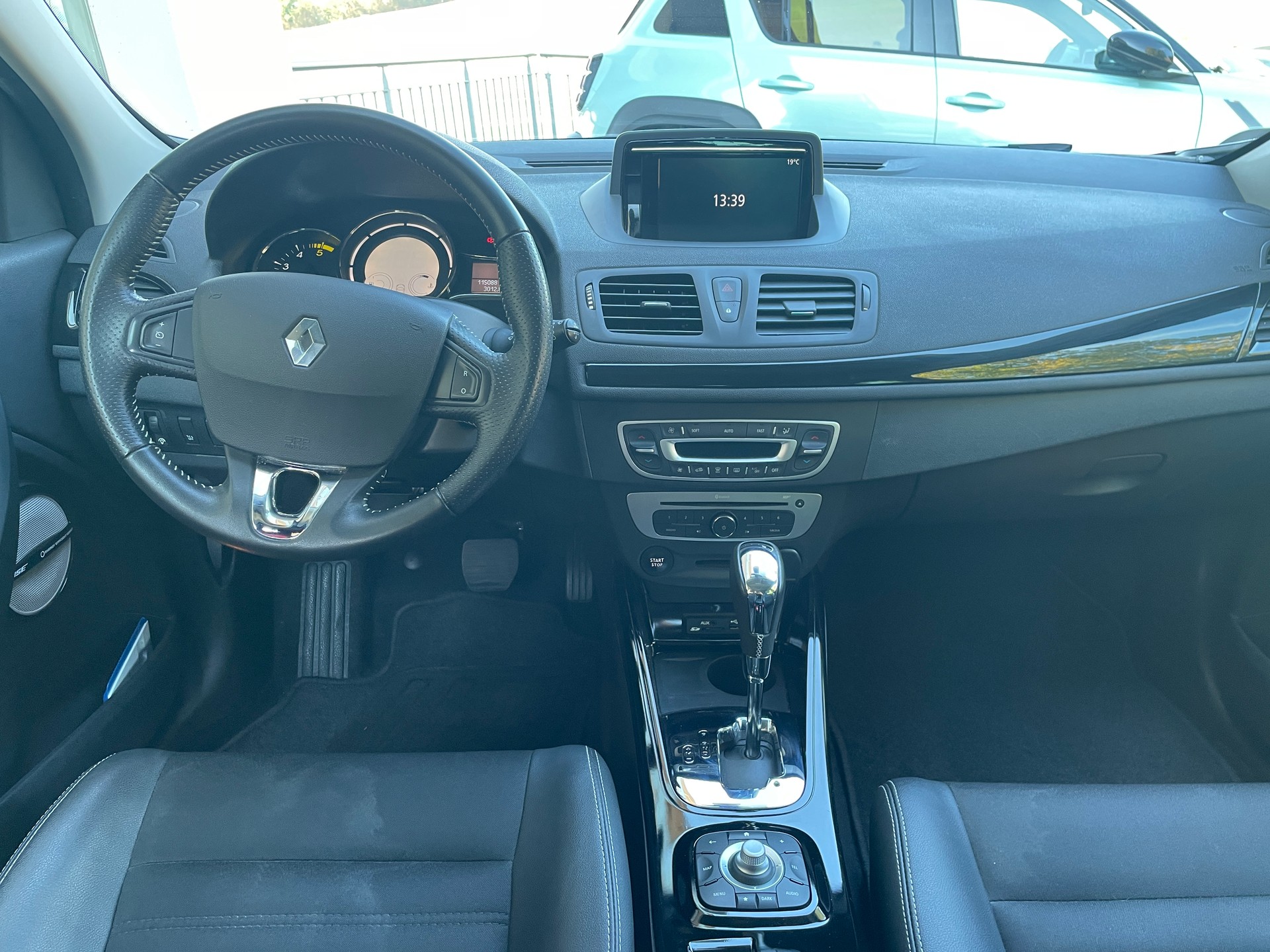 RENAULT Mégane Grandtour 1.5 dCi Bose EDC-image-12
