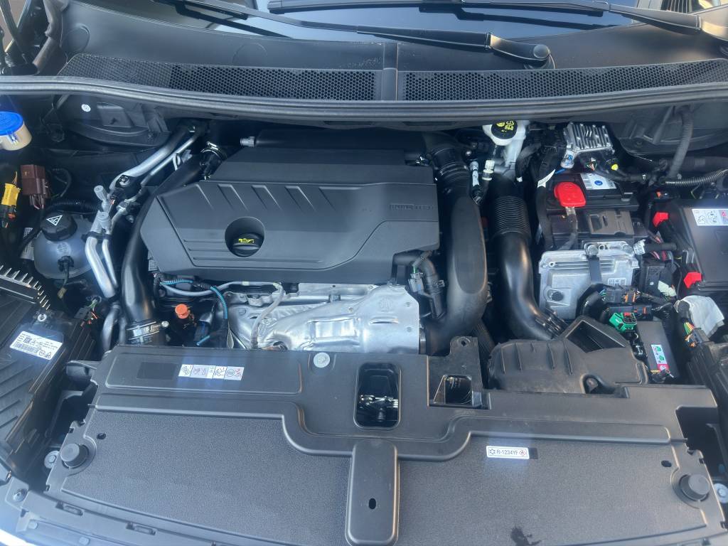 OPEL Grandland 1.6 Hybrid4 Ultimate Automatik-image-15