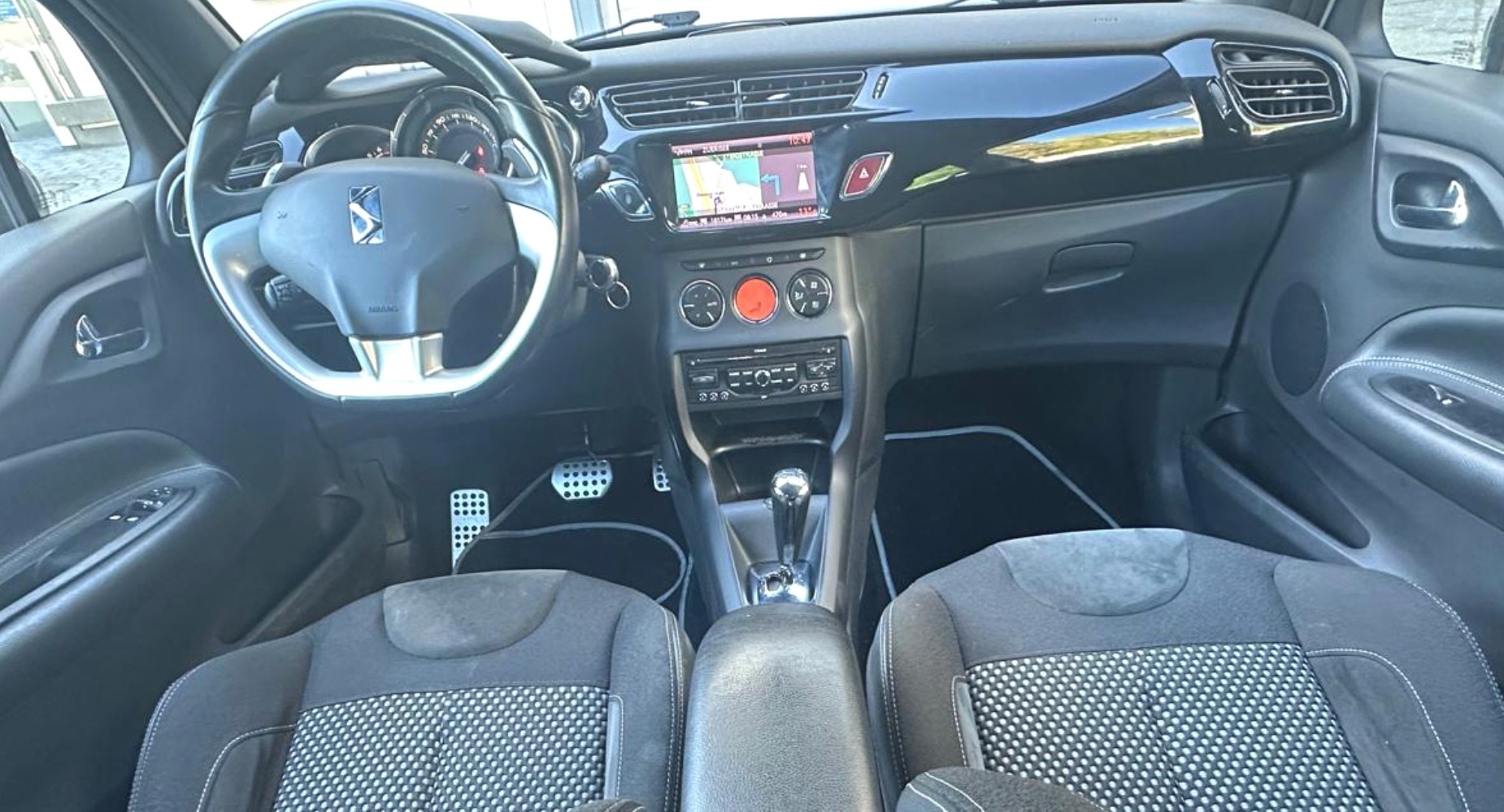 DS AUTOMOBILES DS3 1.4 VTi Chic EGS5-image-7