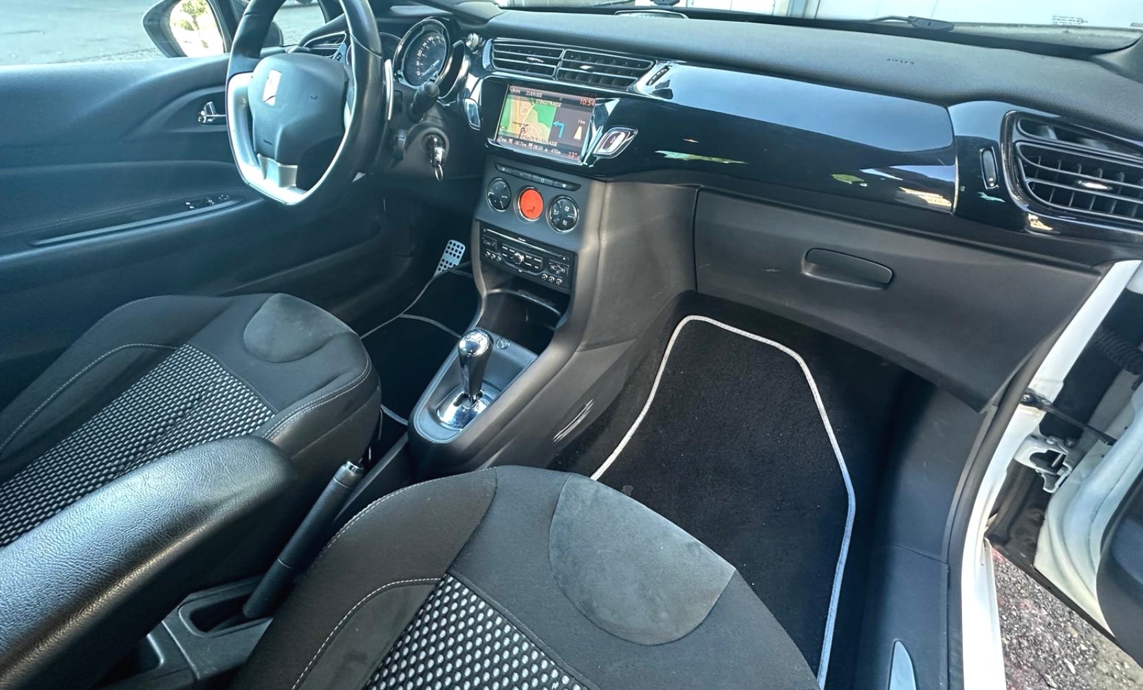 DS AUTOMOBILES DS3 1.4 VTi Chic EGS5-image-10