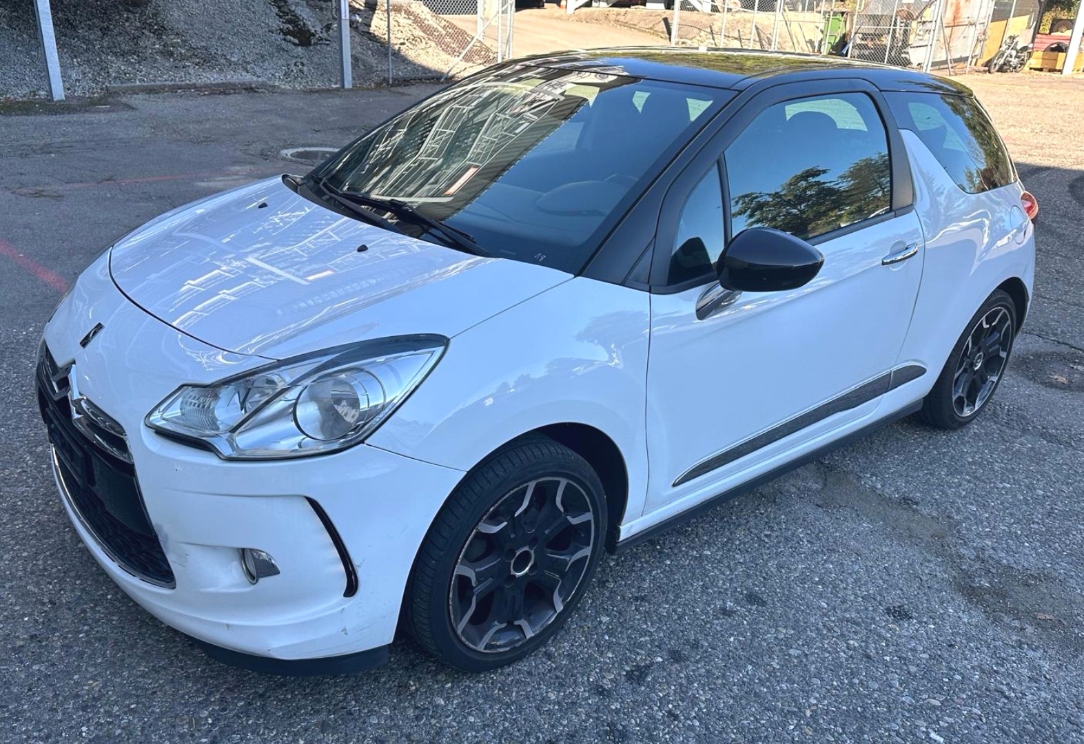 DS AUTOMOBILES DS3 1.4 VTi Chic EGS5-image-1