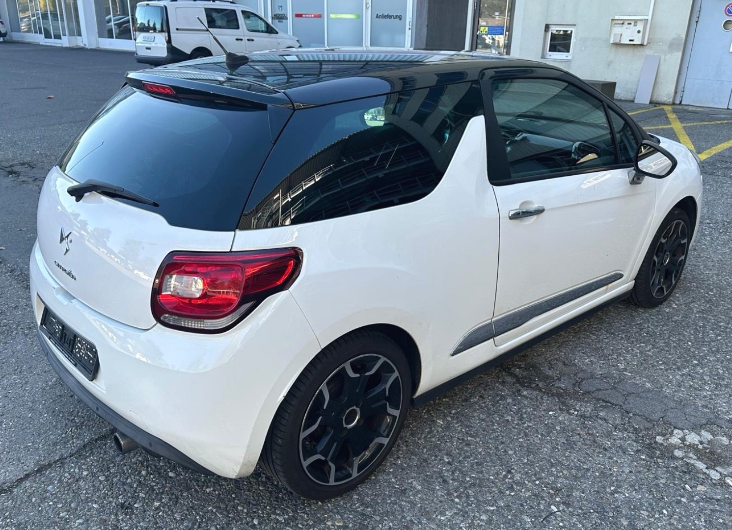 DS AUTOMOBILES DS3 1.4 VTi Chic EGS5-image-3