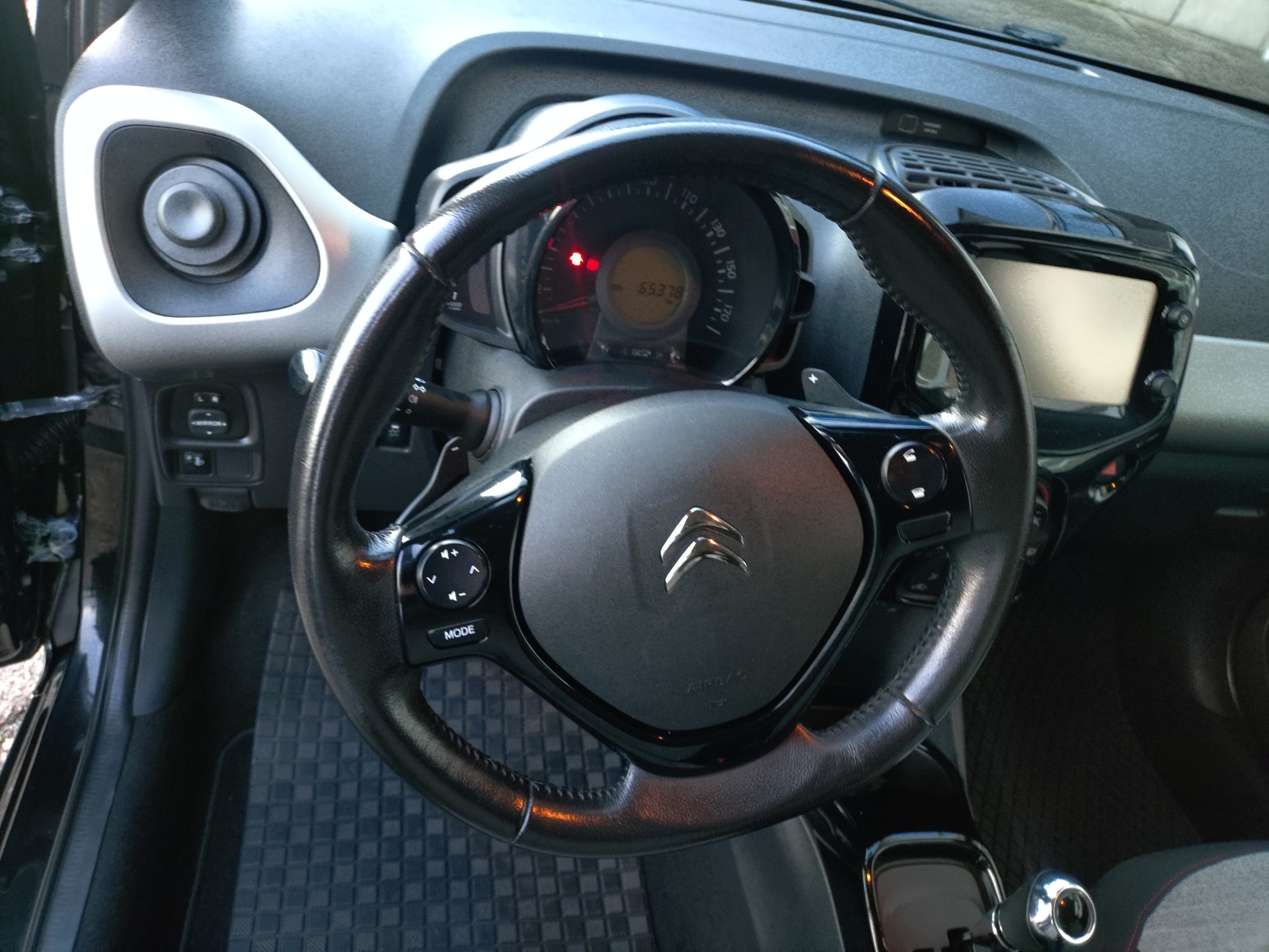 CITROEN C1 1.0 VTi ETG5 Shine-image-8