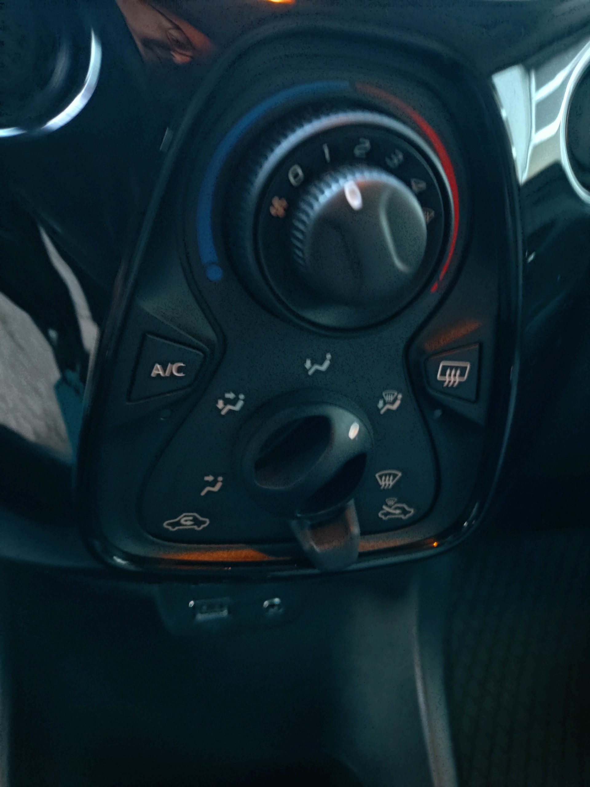 CITROEN C1 1.0 VTi ETG5 Shine-image-10