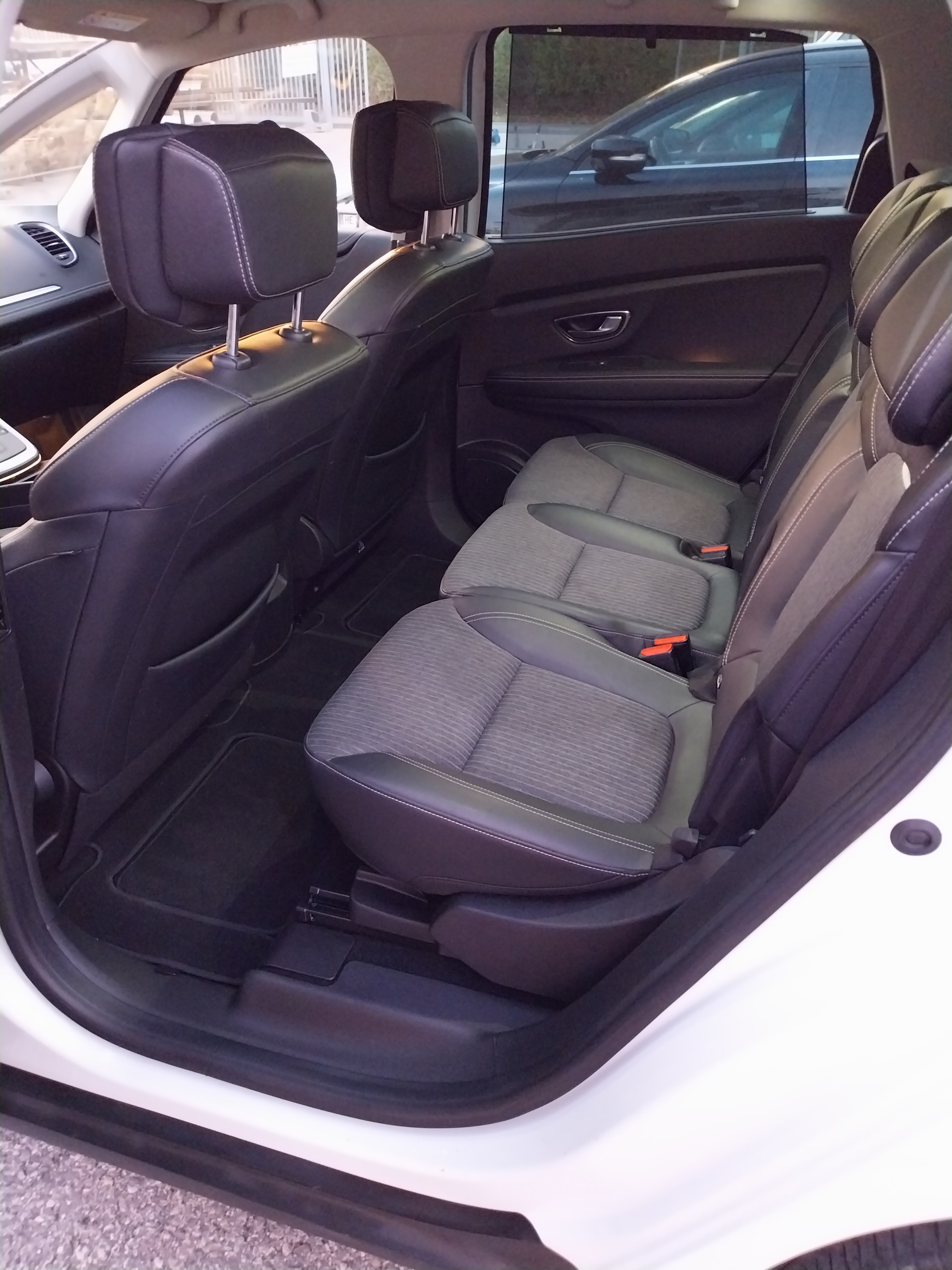 RENAULT Grand Scénic 1.3 16V Turbo Intens EDC-image-12