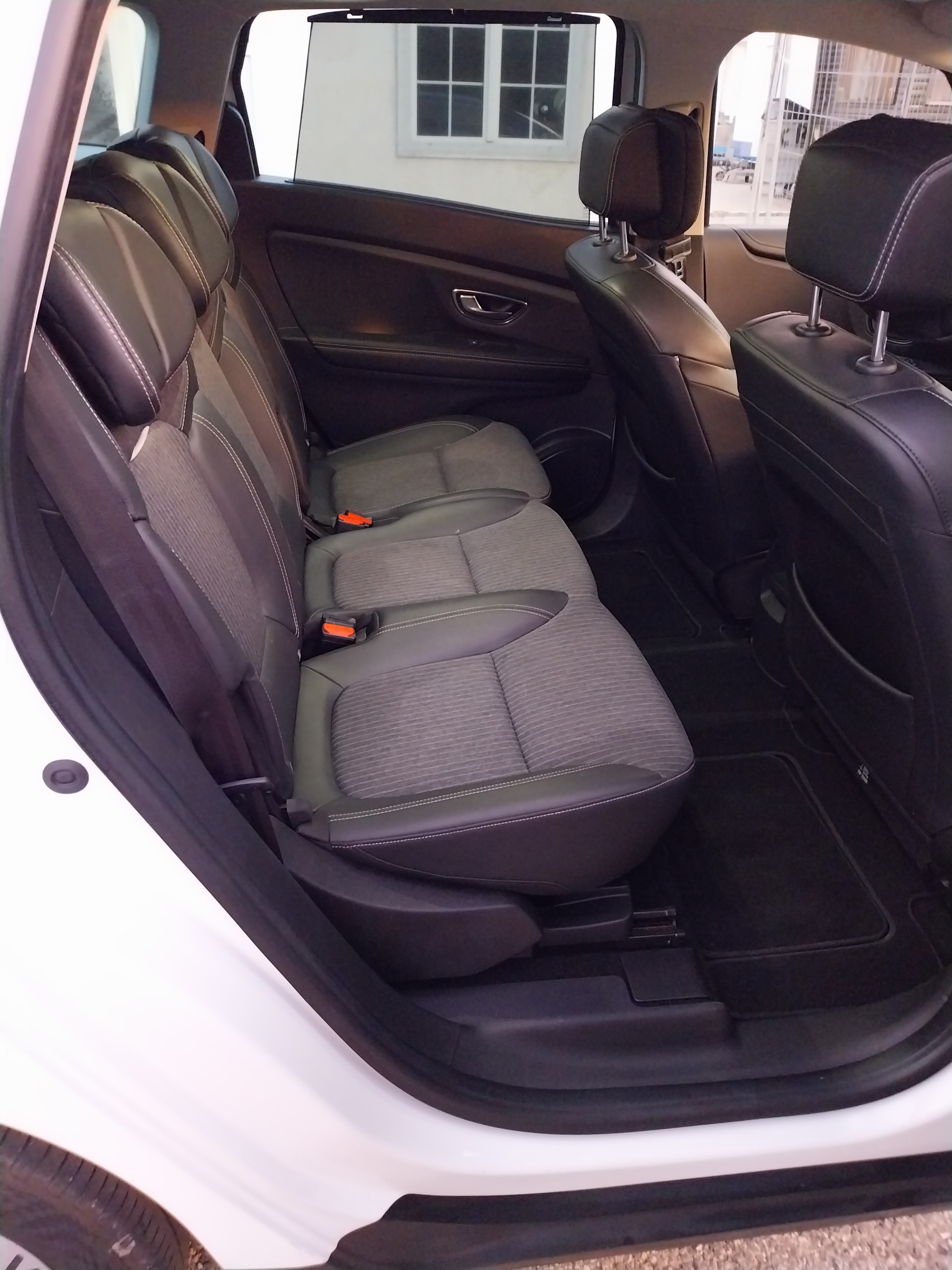 RENAULT Grand Scénic 1.3 16V Turbo Intens EDC-image-10