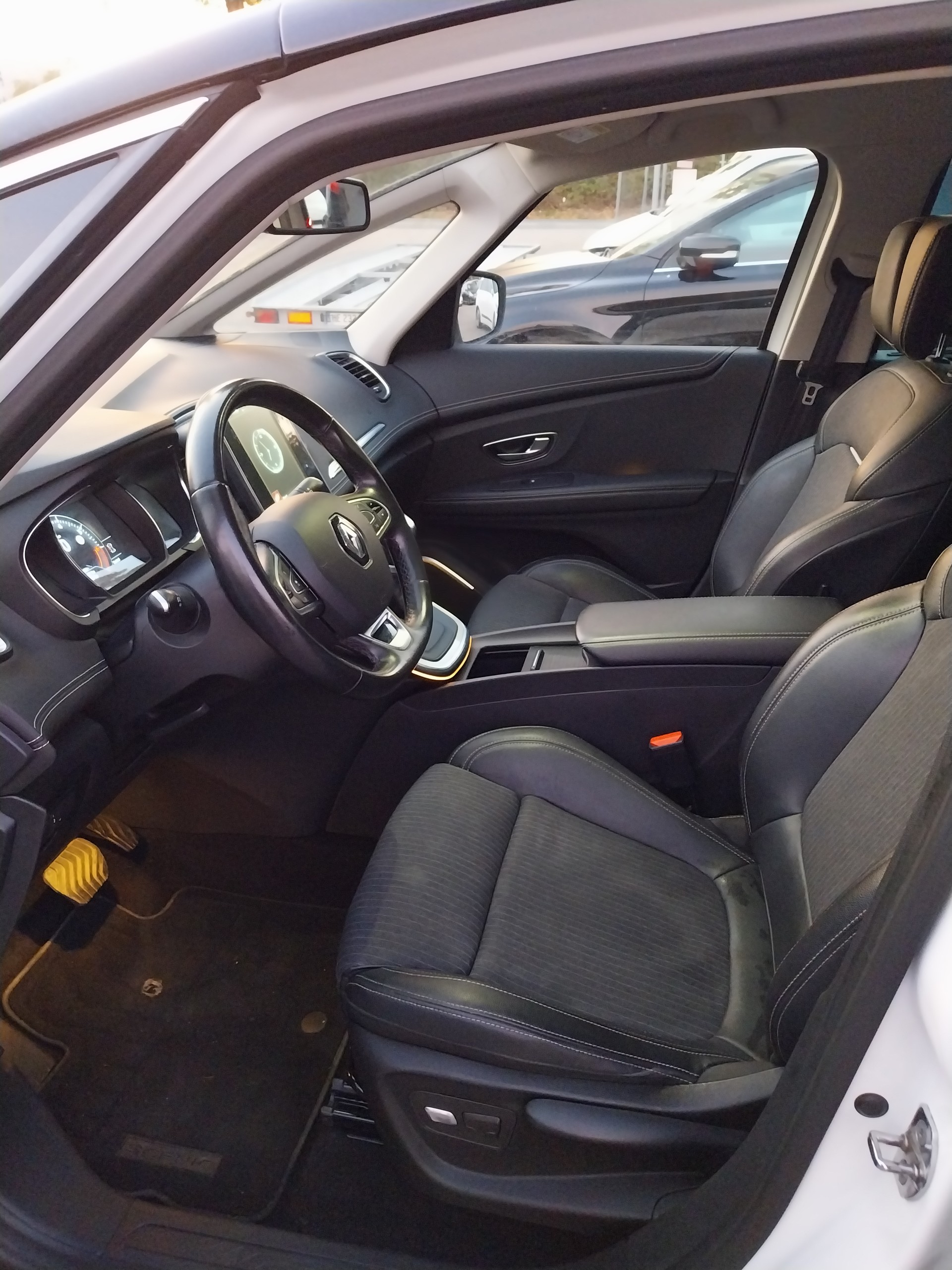 RENAULT Grand Scénic 1.3 16V Turbo Intens EDC-image-6