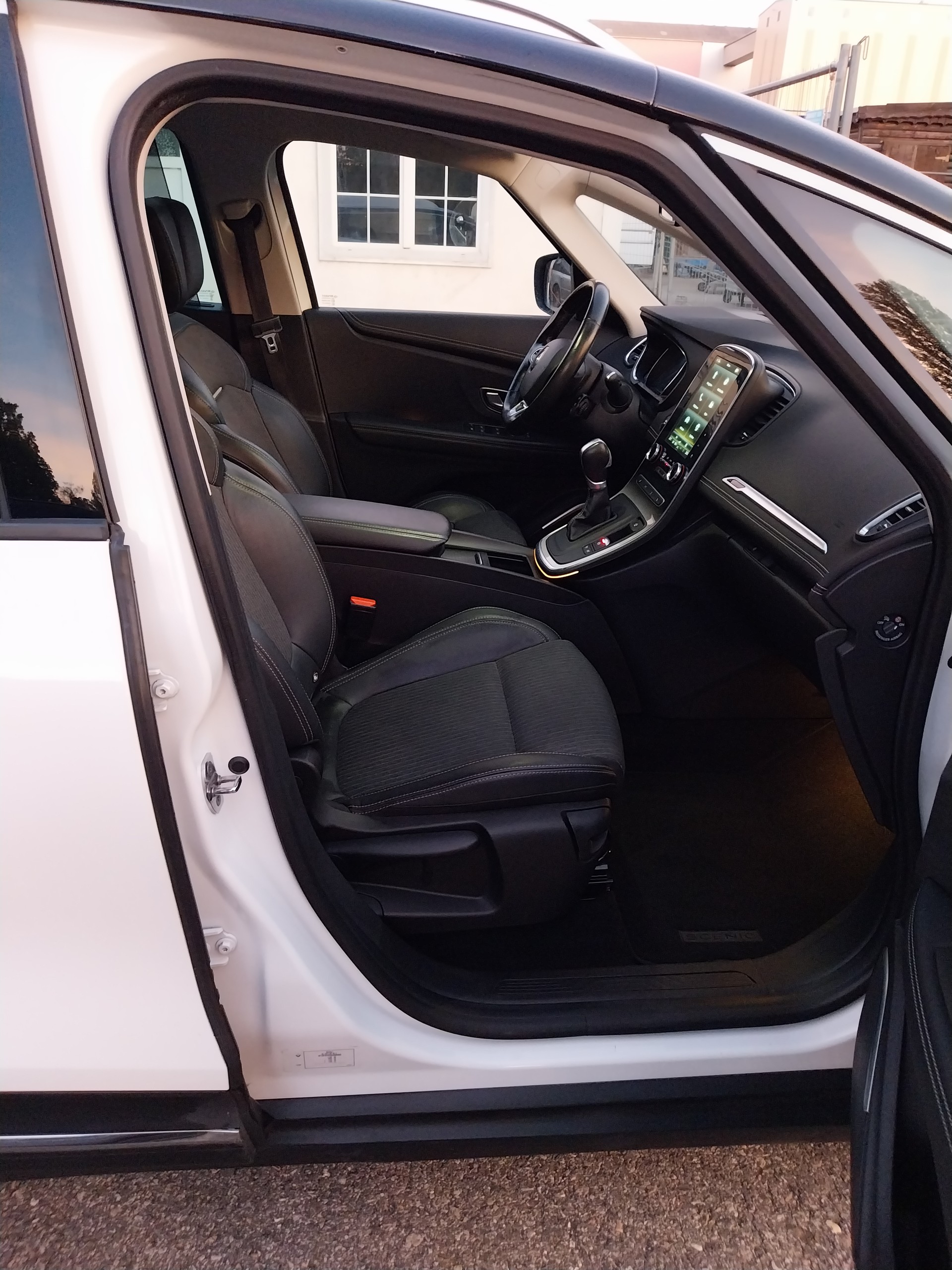 RENAULT Grand Scénic 1.3 16V Turbo Intens EDC-image-9