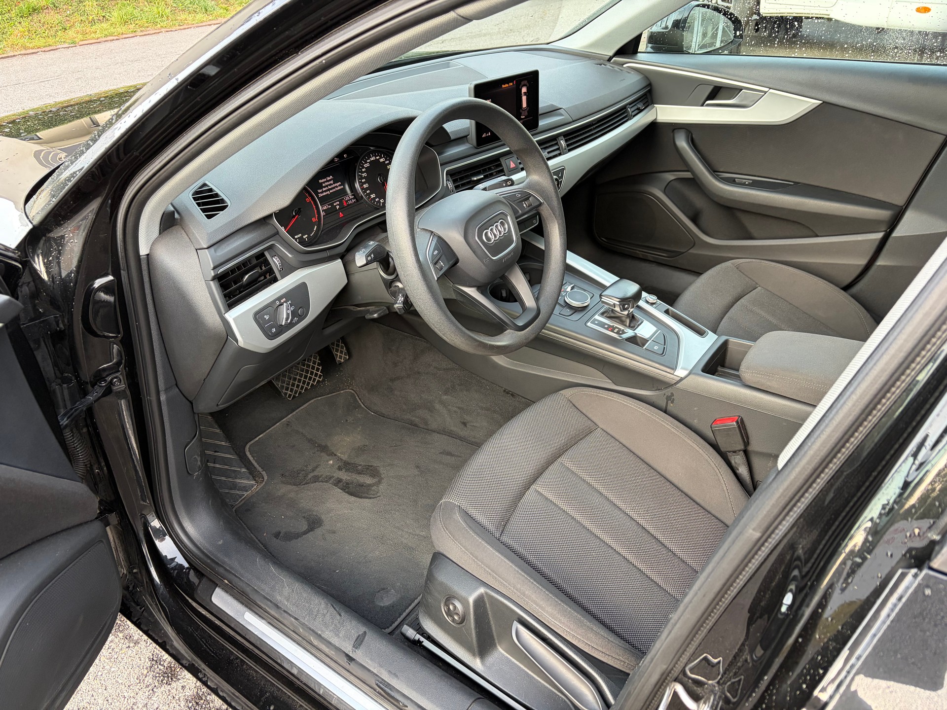 AUDI A4 Avant 2.0 TDI-image-5