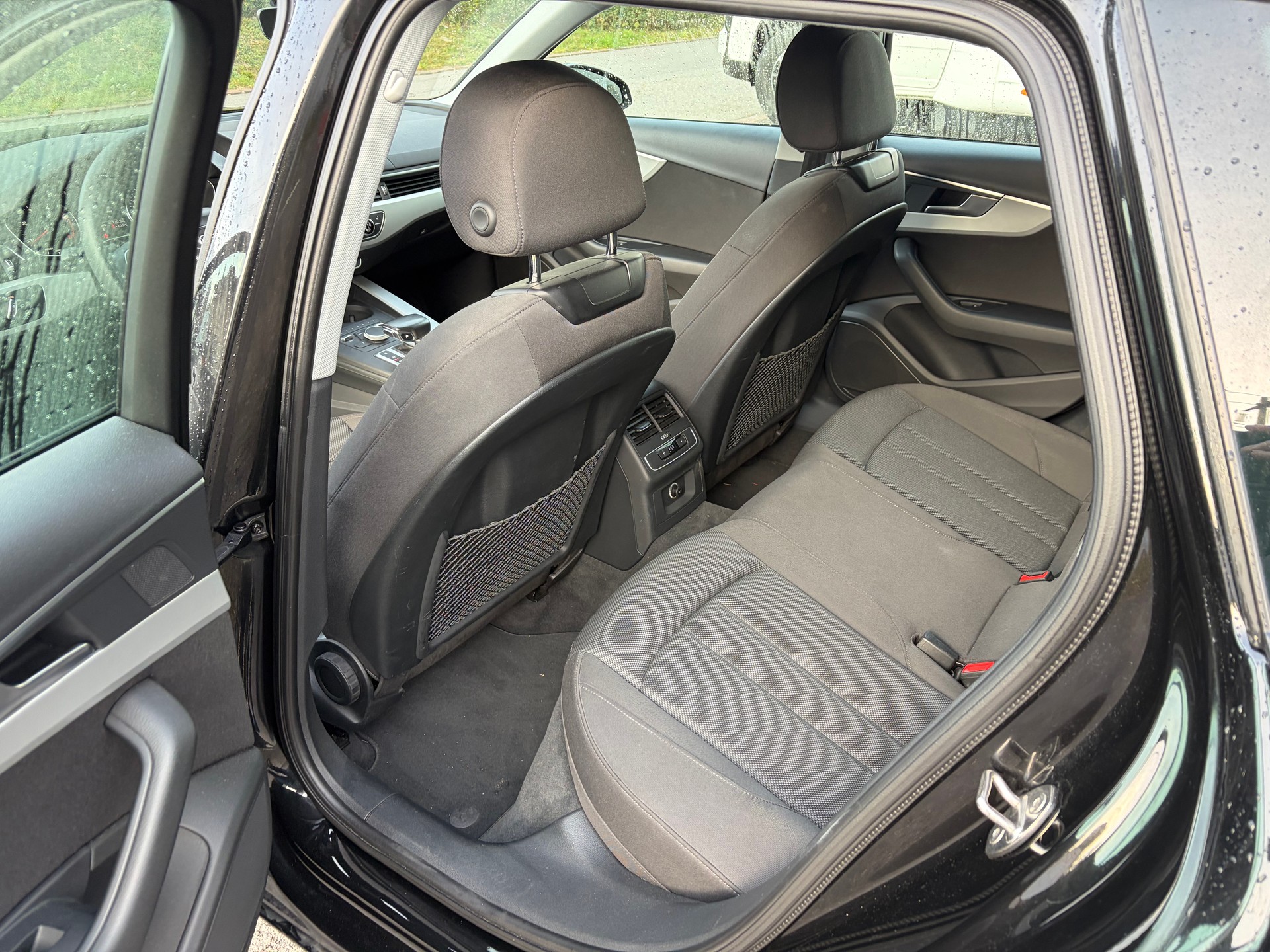 AUDI A4 Avant 2.0 TDI-image-6