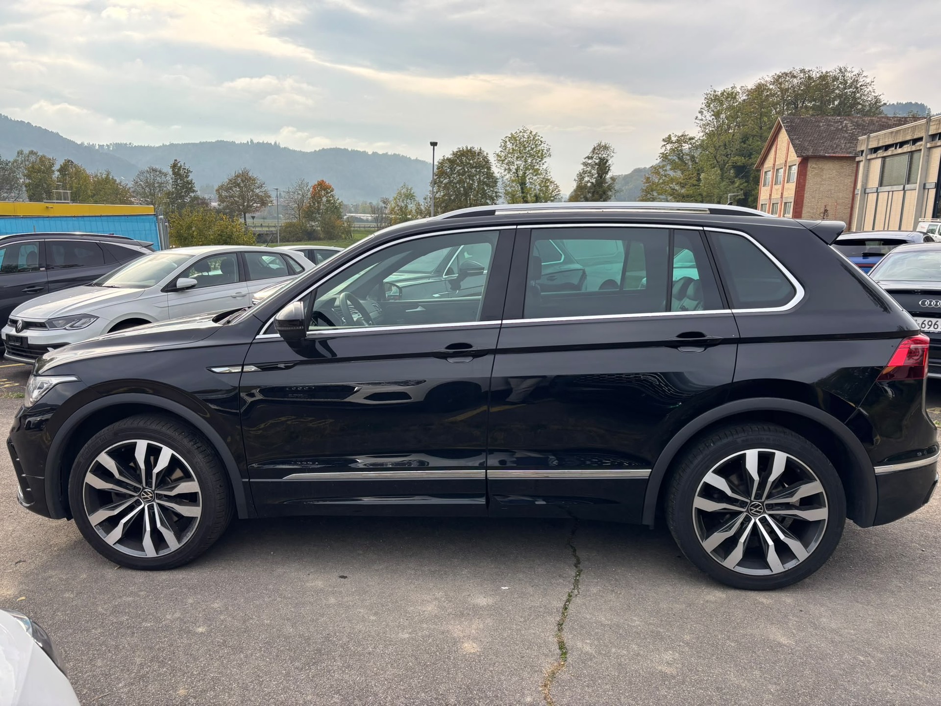 VW Tiguan 2.0TSI R-Line 4Motion DSG-image-2