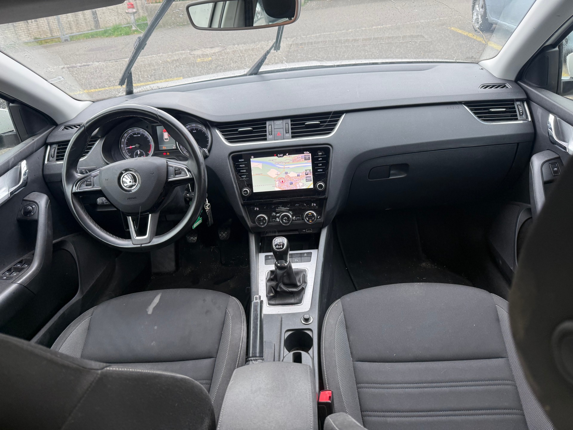 SKODA Octavia Combi 1.6 TDI Clever 4x4-image-7