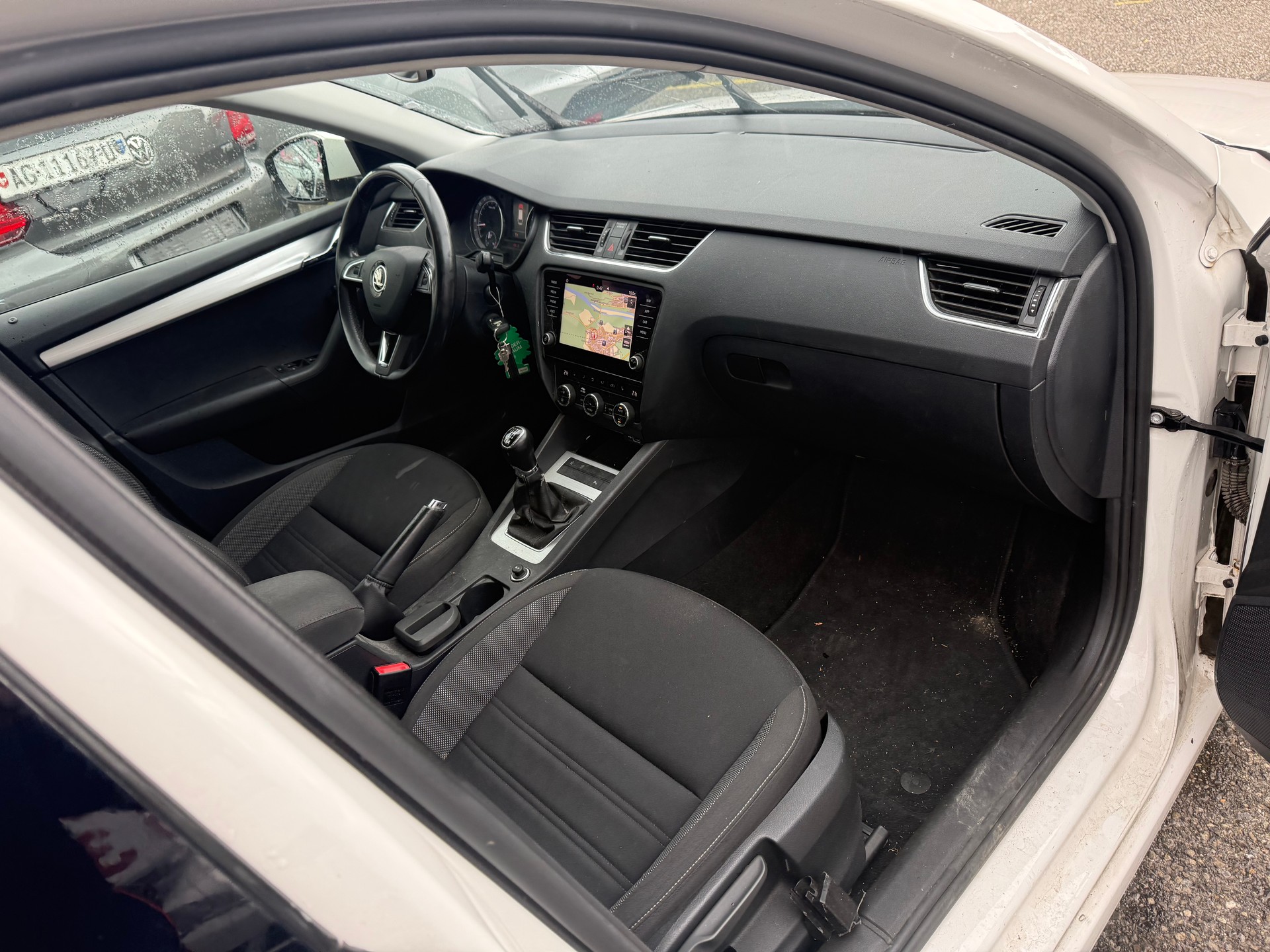 SKODA Octavia Combi 1.6 TDI Clever 4x4-image-8