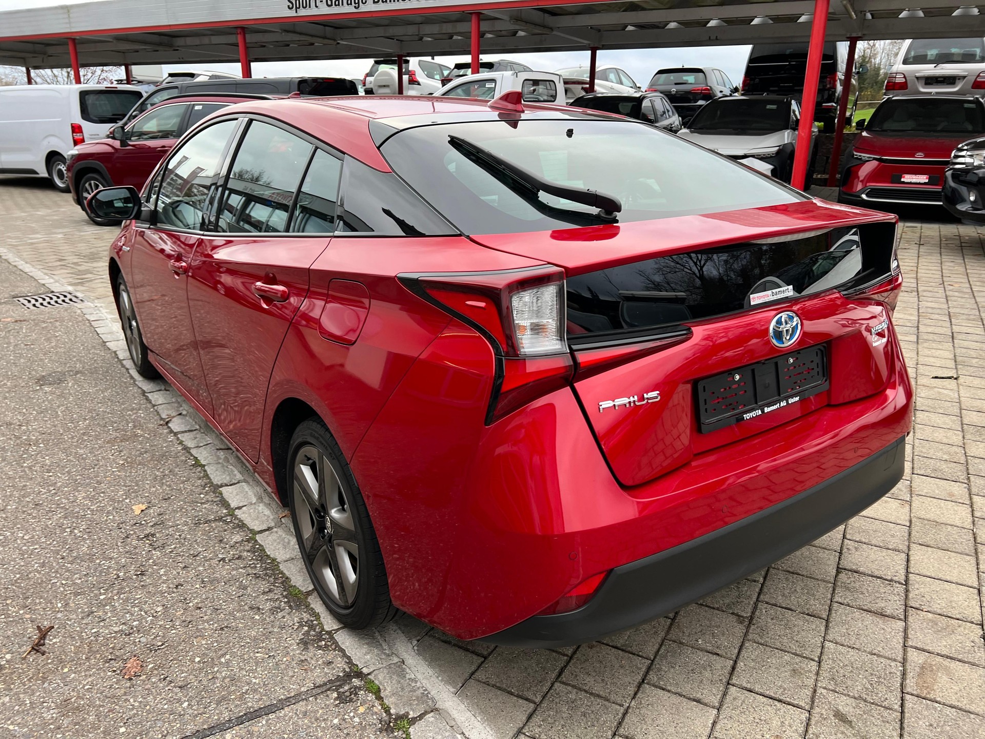 TOYOTA Prius 1.8 VVTi HSD Premium AWD-i-image-16