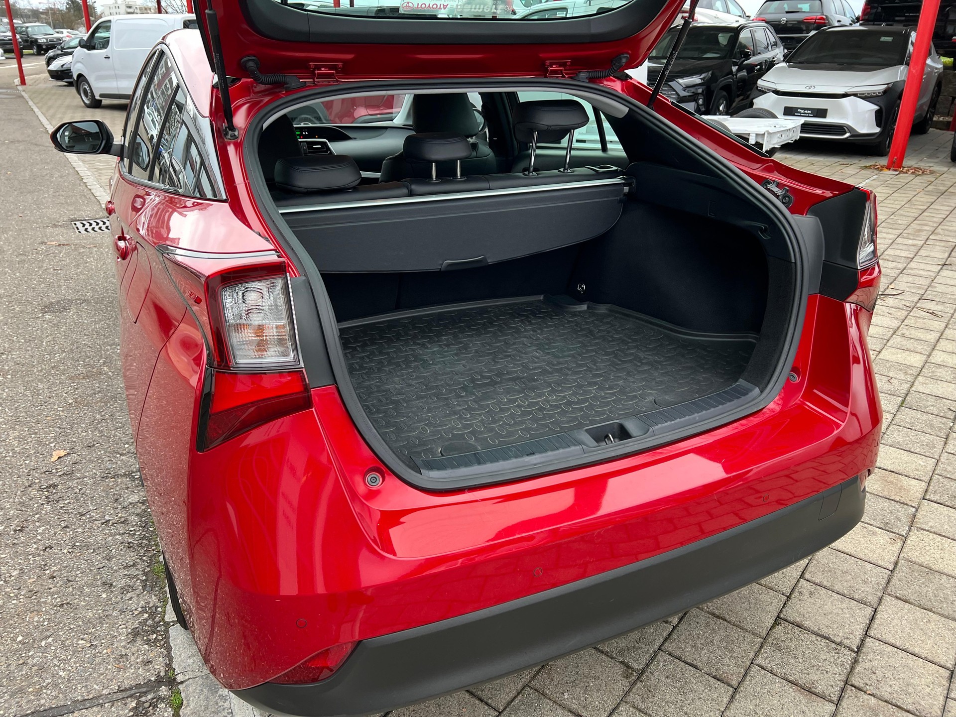 TOYOTA Prius 1.8 VVTi HSD Premium AWD-i-image-6
